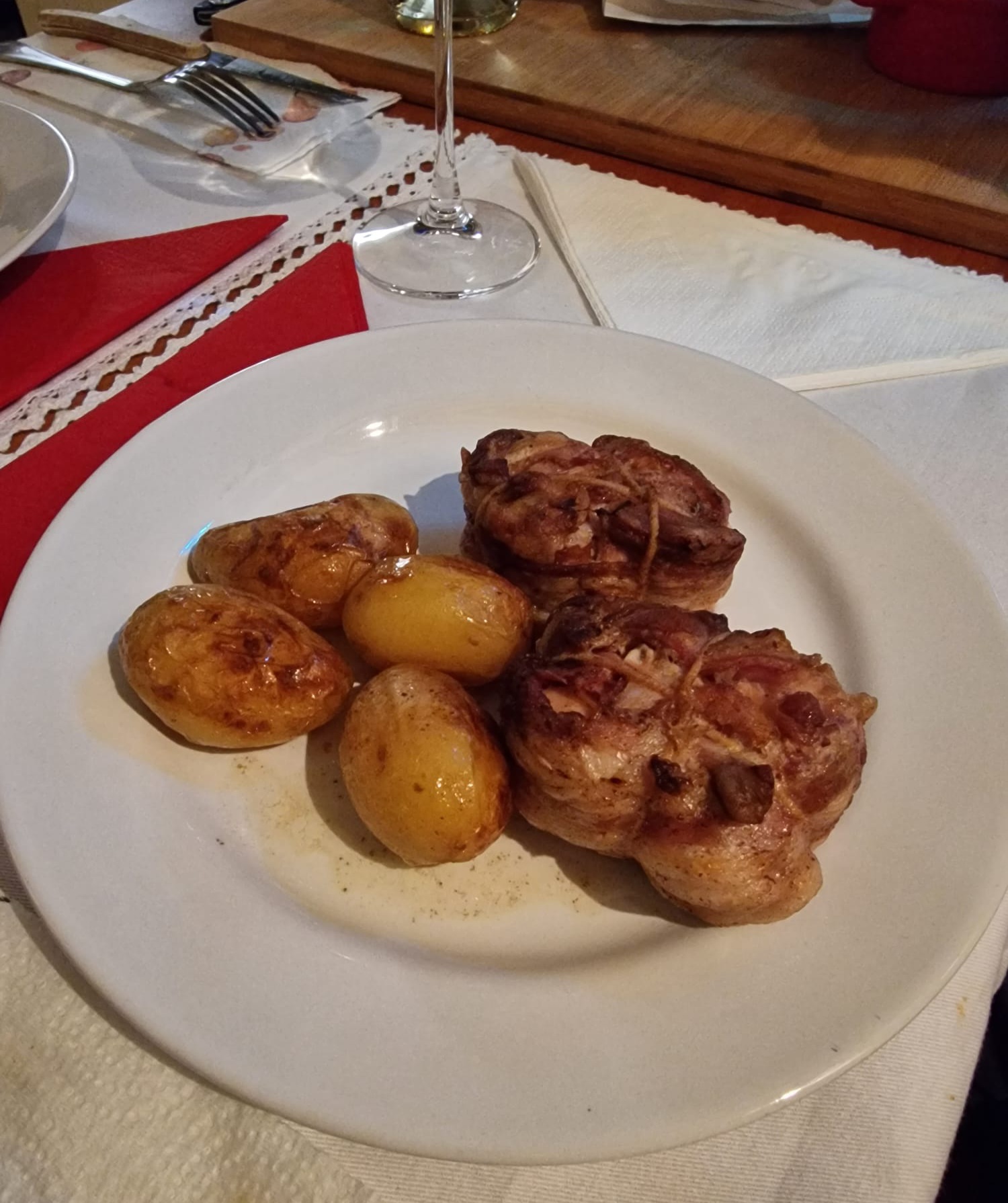 Involtini di pollo con patate al forno
