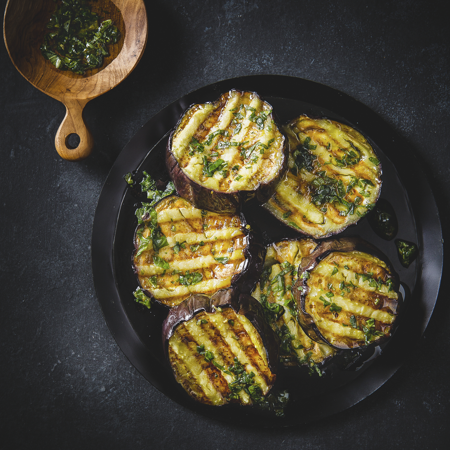 Gegrilde aubergines met pesto