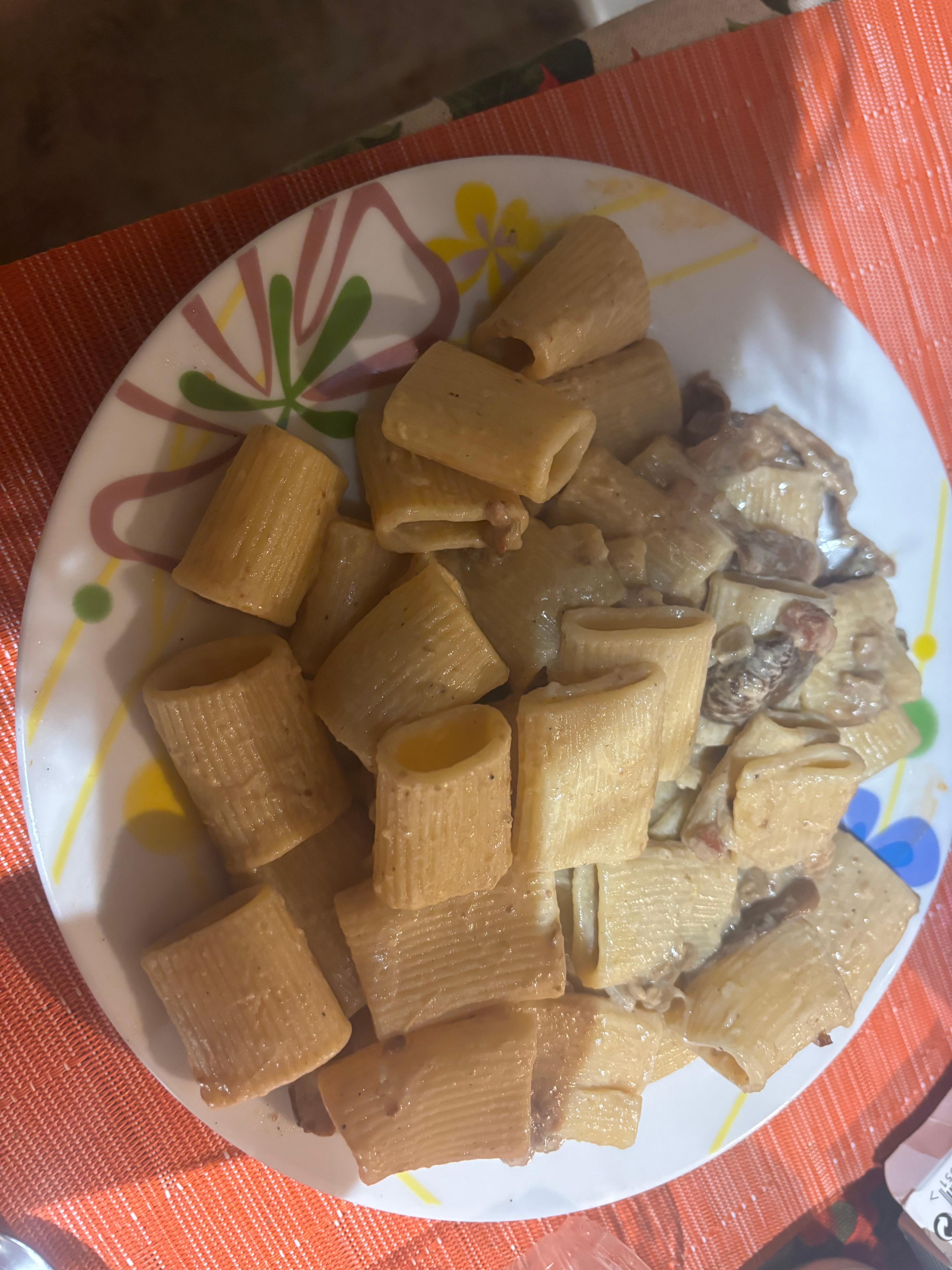Pasta funghi porcini panna e pancetta