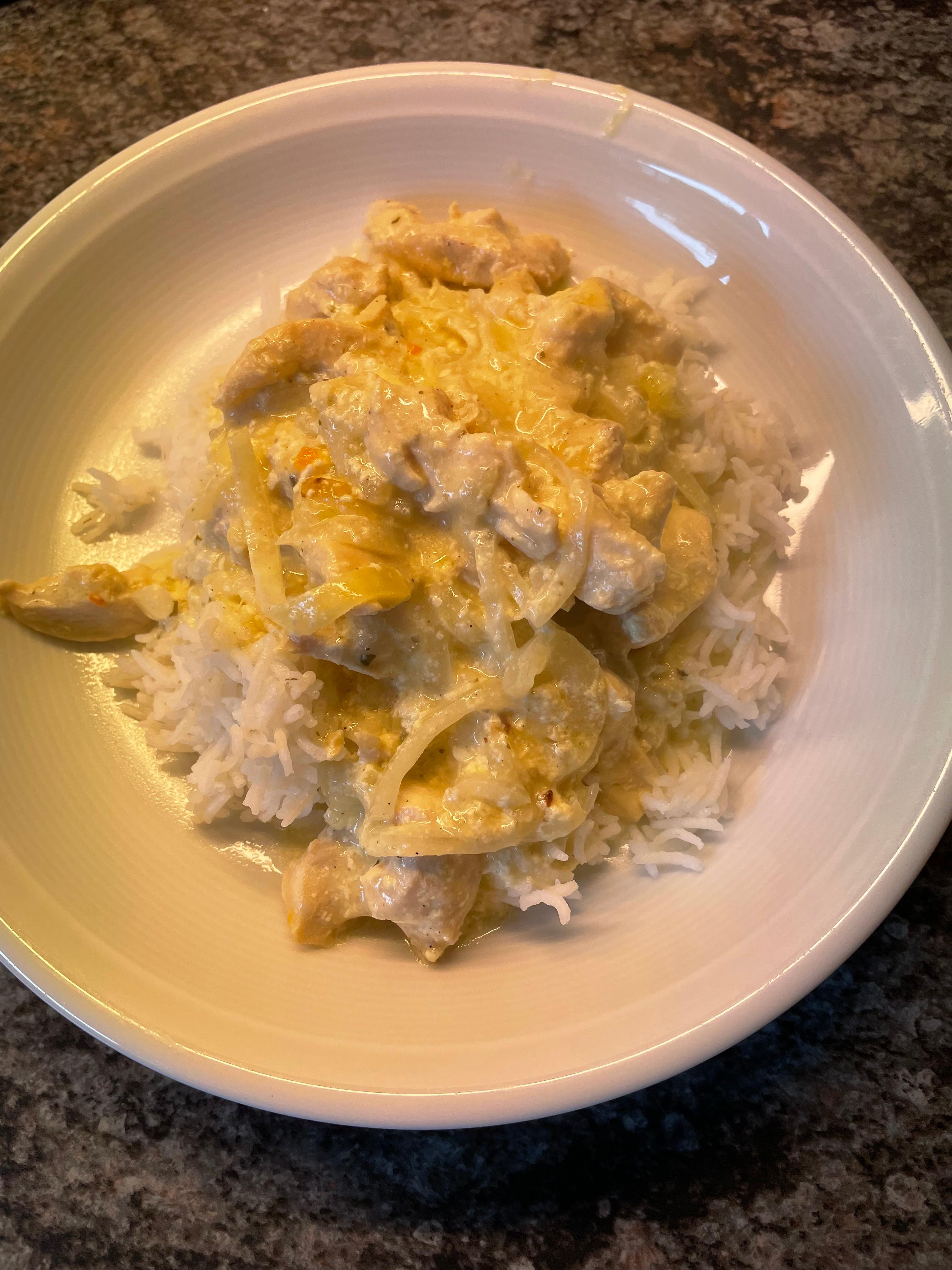 Zwiebel-Sahnehähnchen