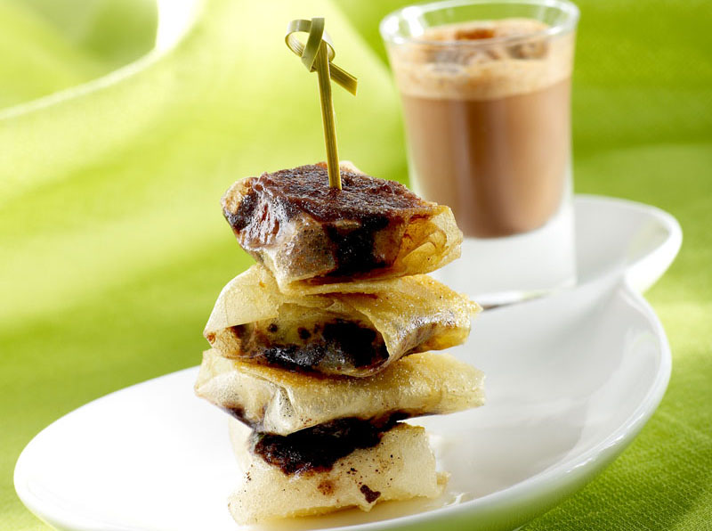 Mini-Bananen-Pfannkuchen mit Kakaobohnensplittern, in der ActiFry zubereitet