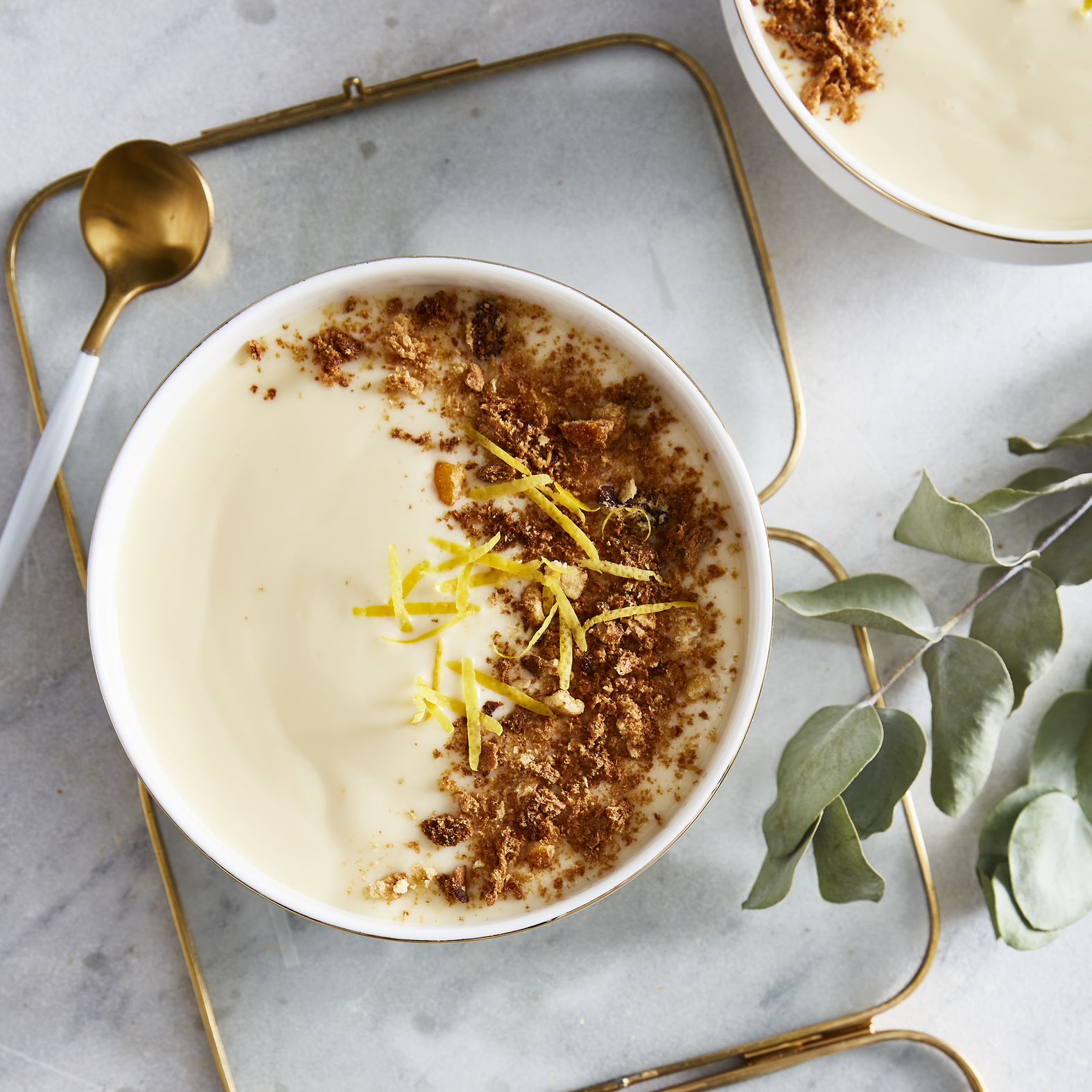 Verrines de crema pastelera de vainilla y limón con crumble de panettone
