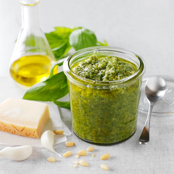 Klassisches Basilikum-Pesto