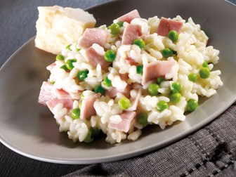 Leichtes Risotto mit Schinken und Erbsen