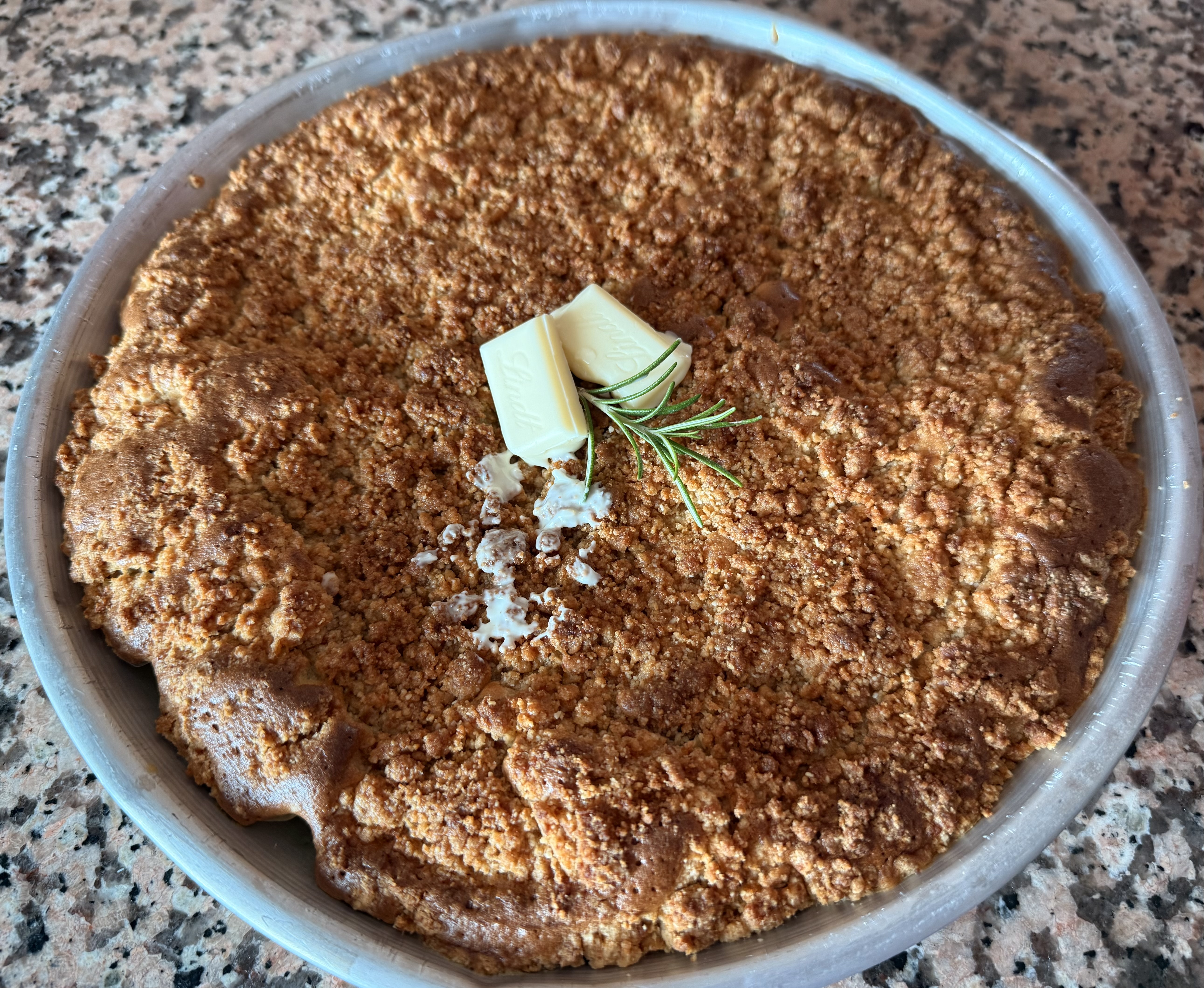 Blondie al cioccolato bianco e rosmarino