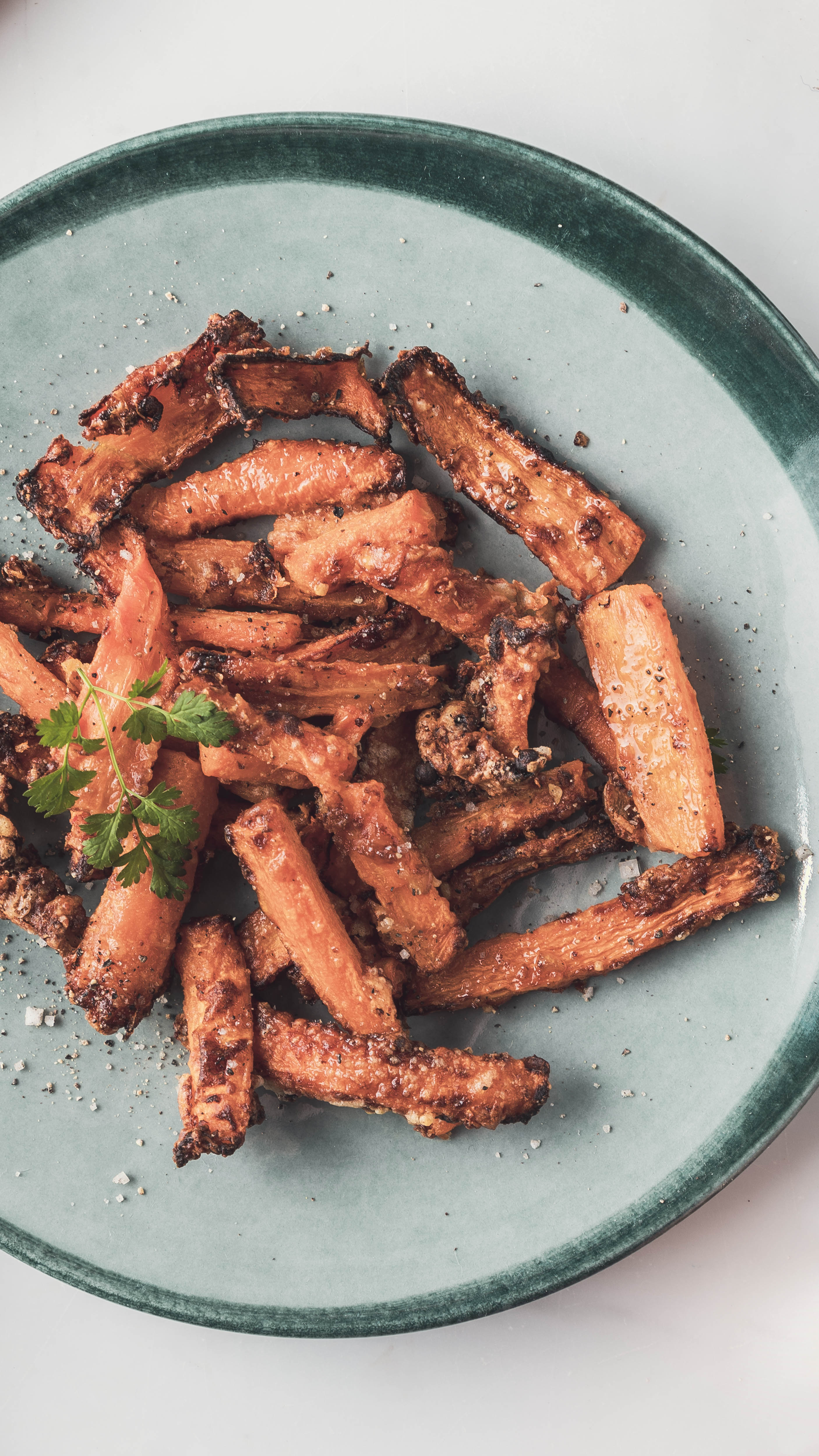 Wortelfrietjes met knoflook en Parmezaanse kaas
