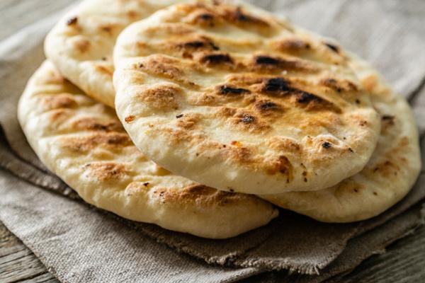 Hausgemachte Käse-Naans