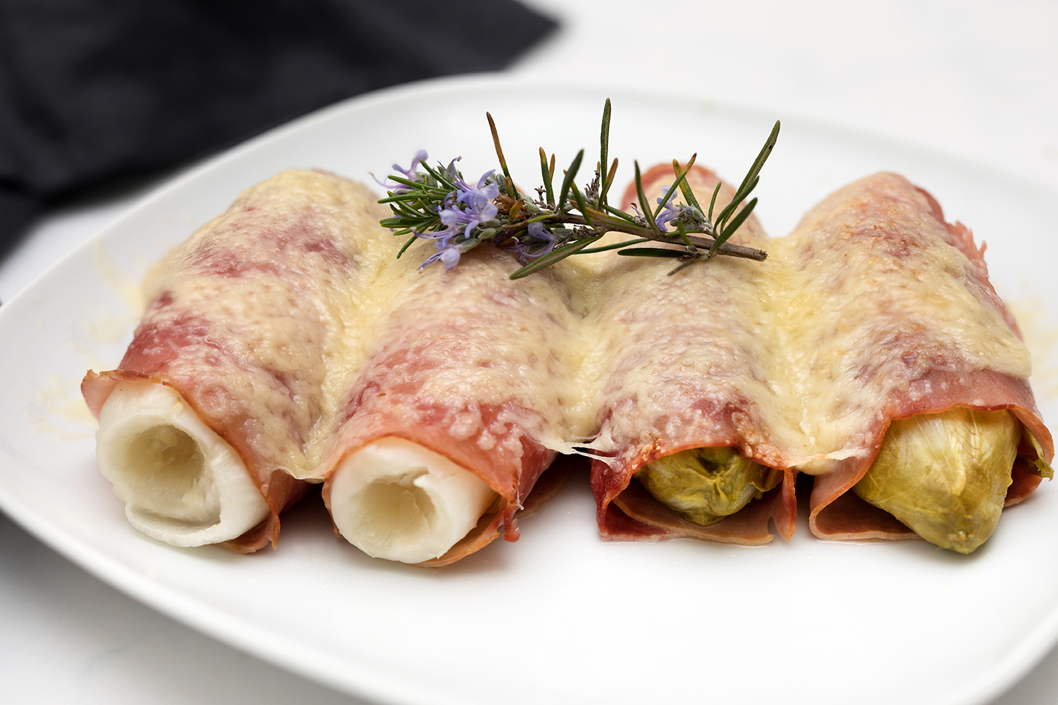 Endibias braseadas con jamón y queso