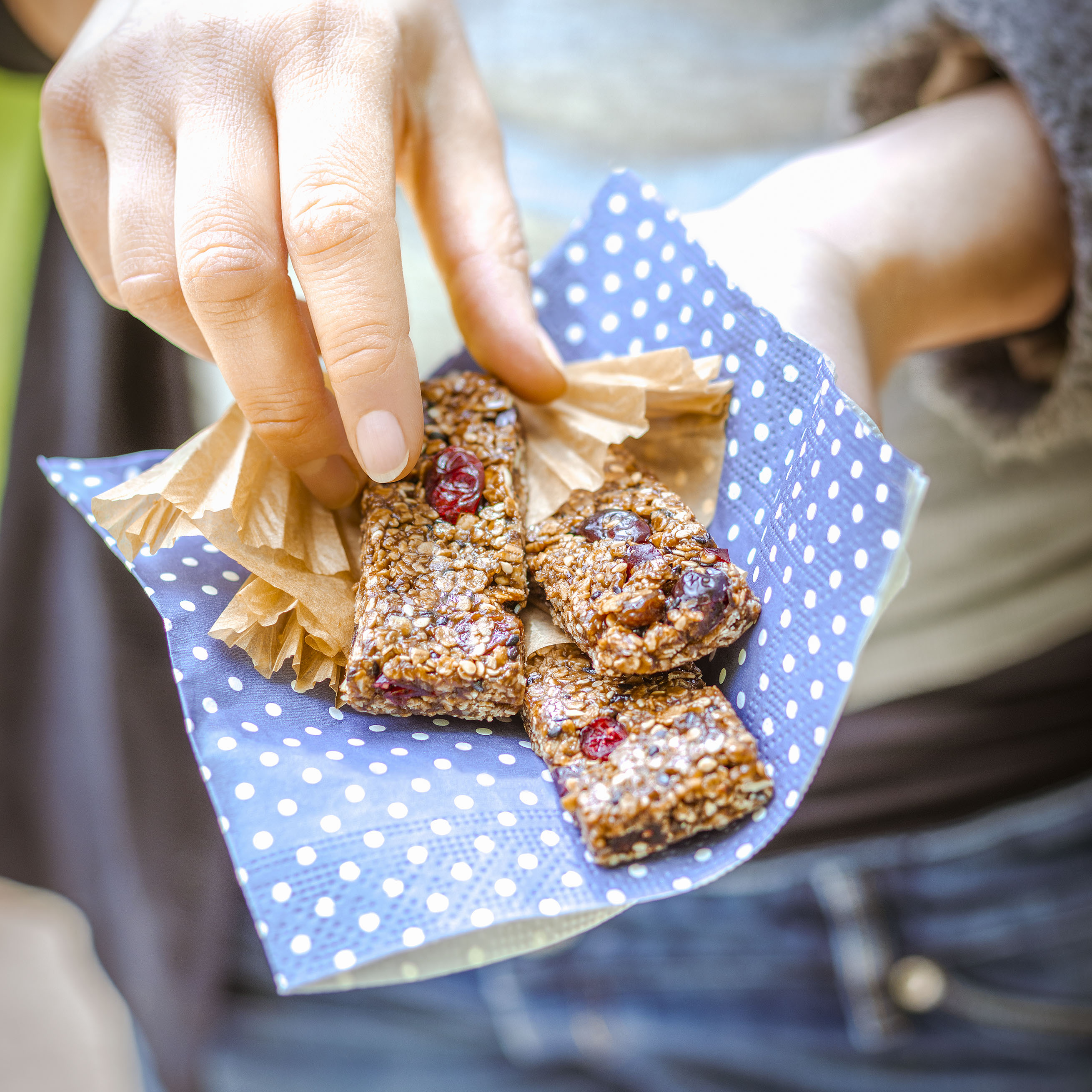 Barra de cereales con sésamo y chocolate