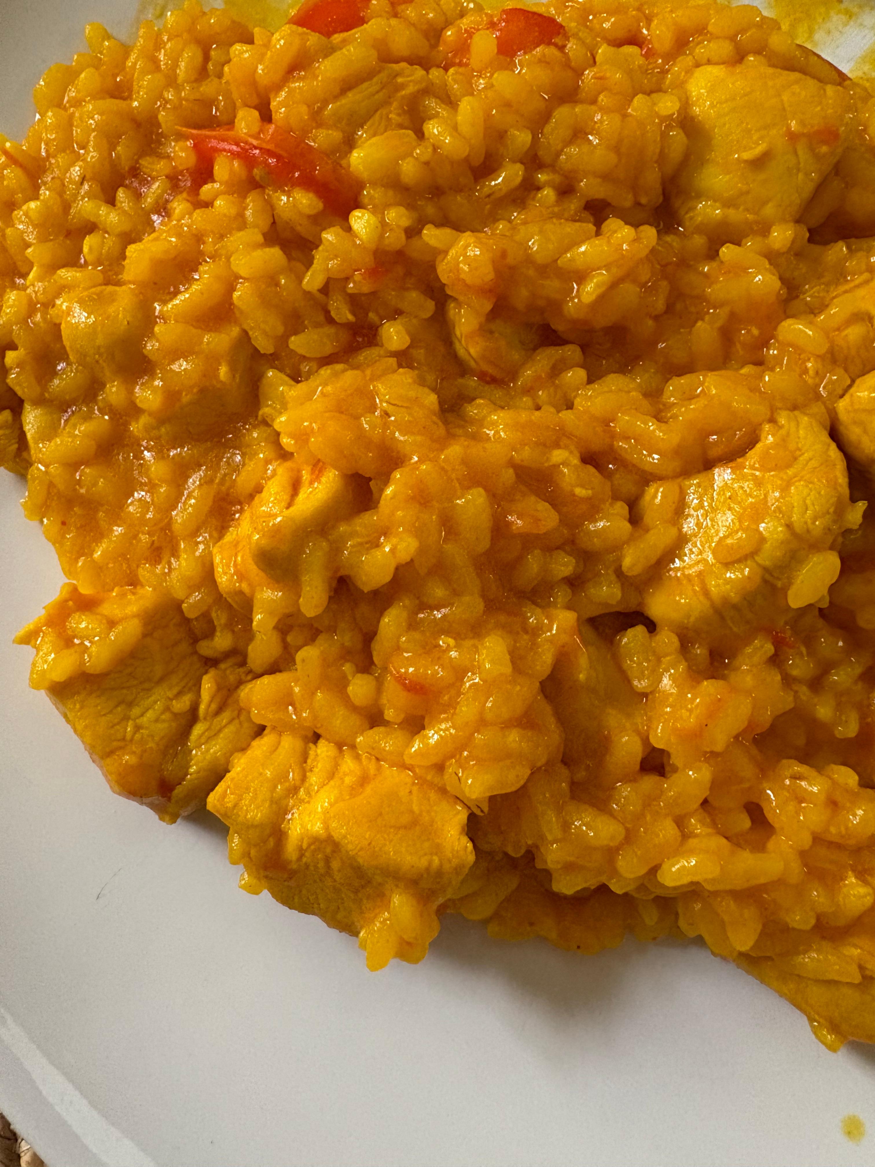 Paella con pollo