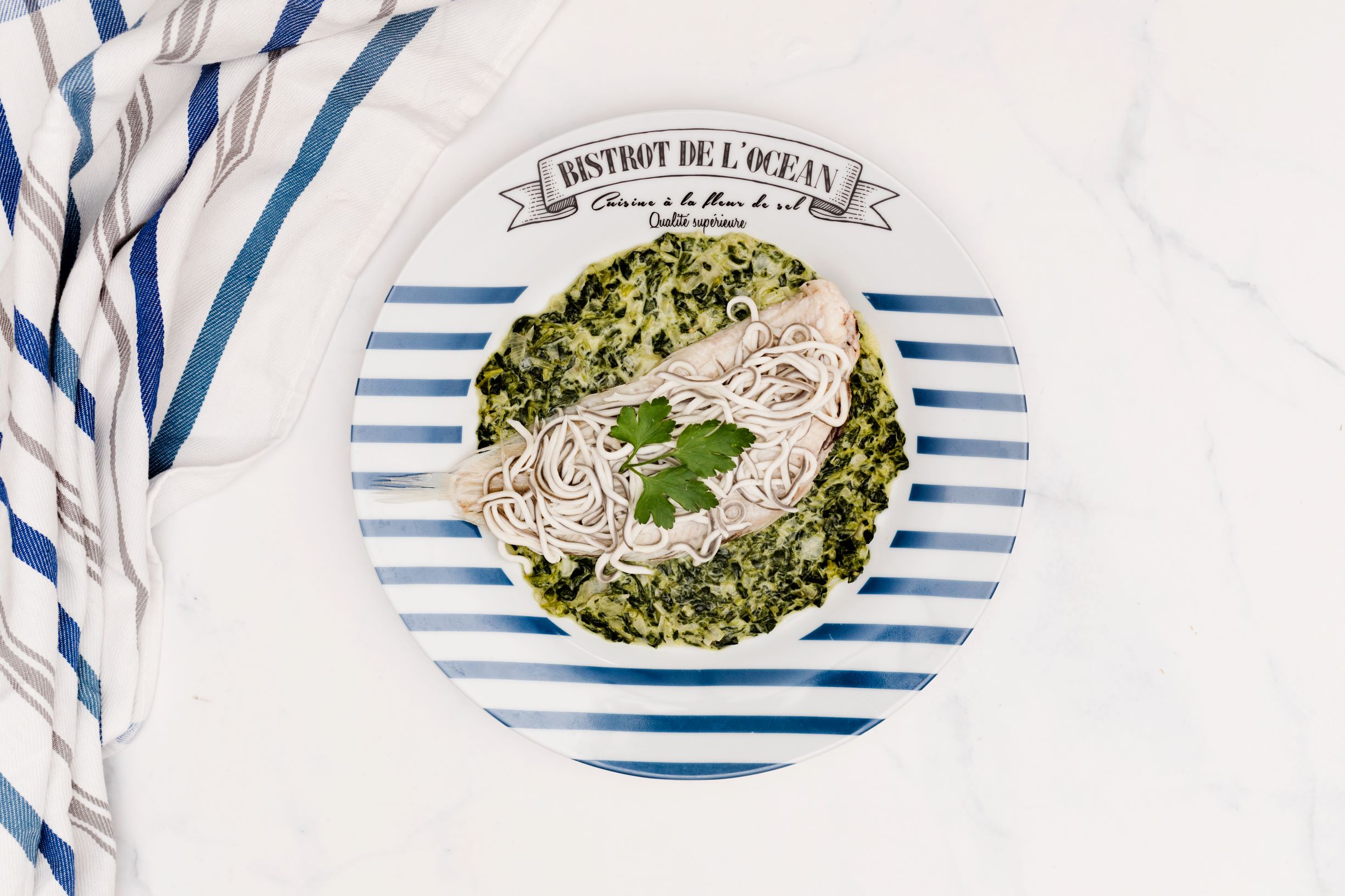Lenguado con gulas y espinacas