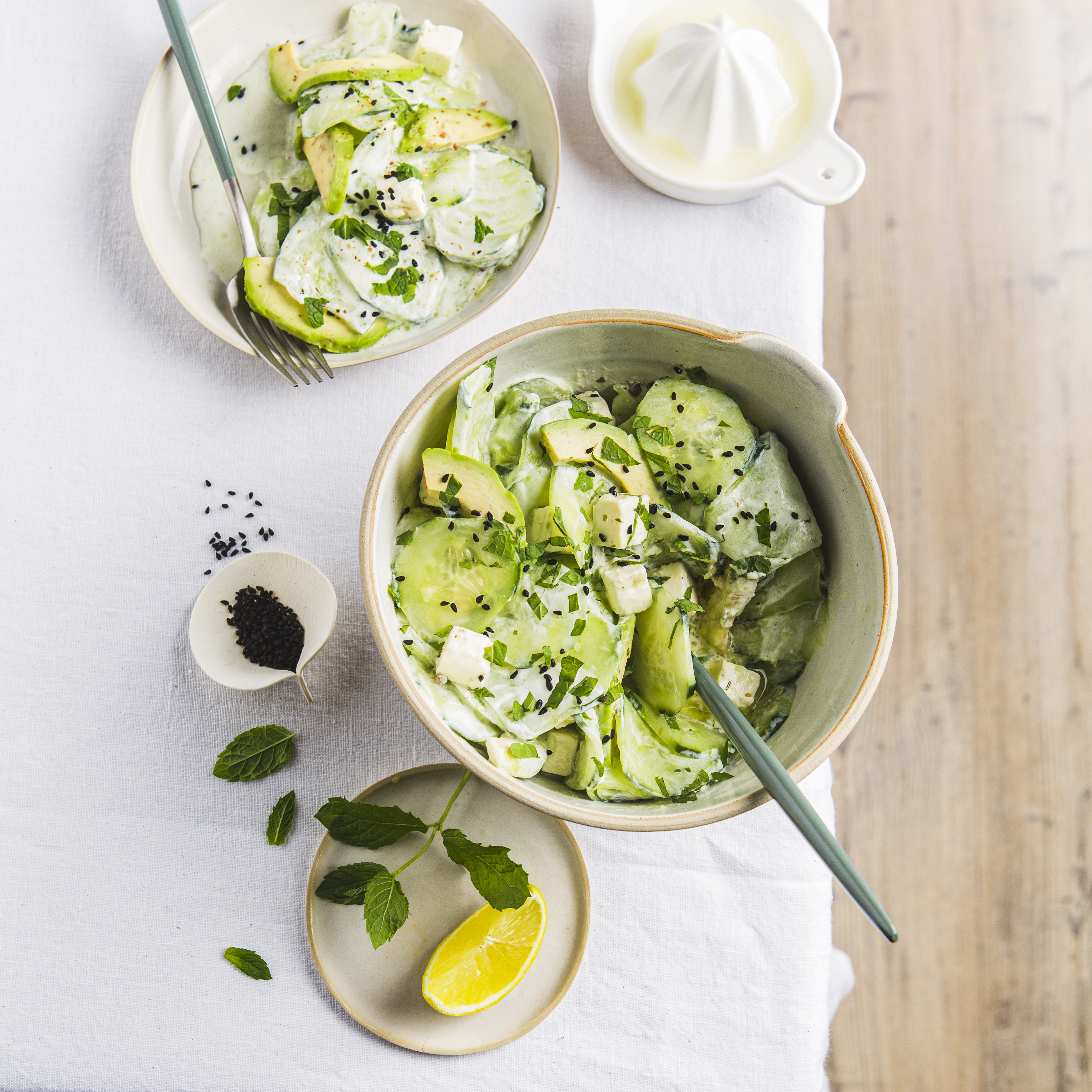 Ensalada de pepino, yogur y limón
