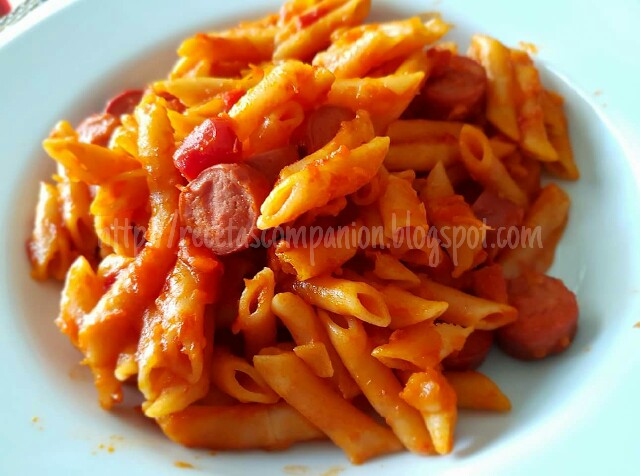 Macarrones con salchichas frankfurt