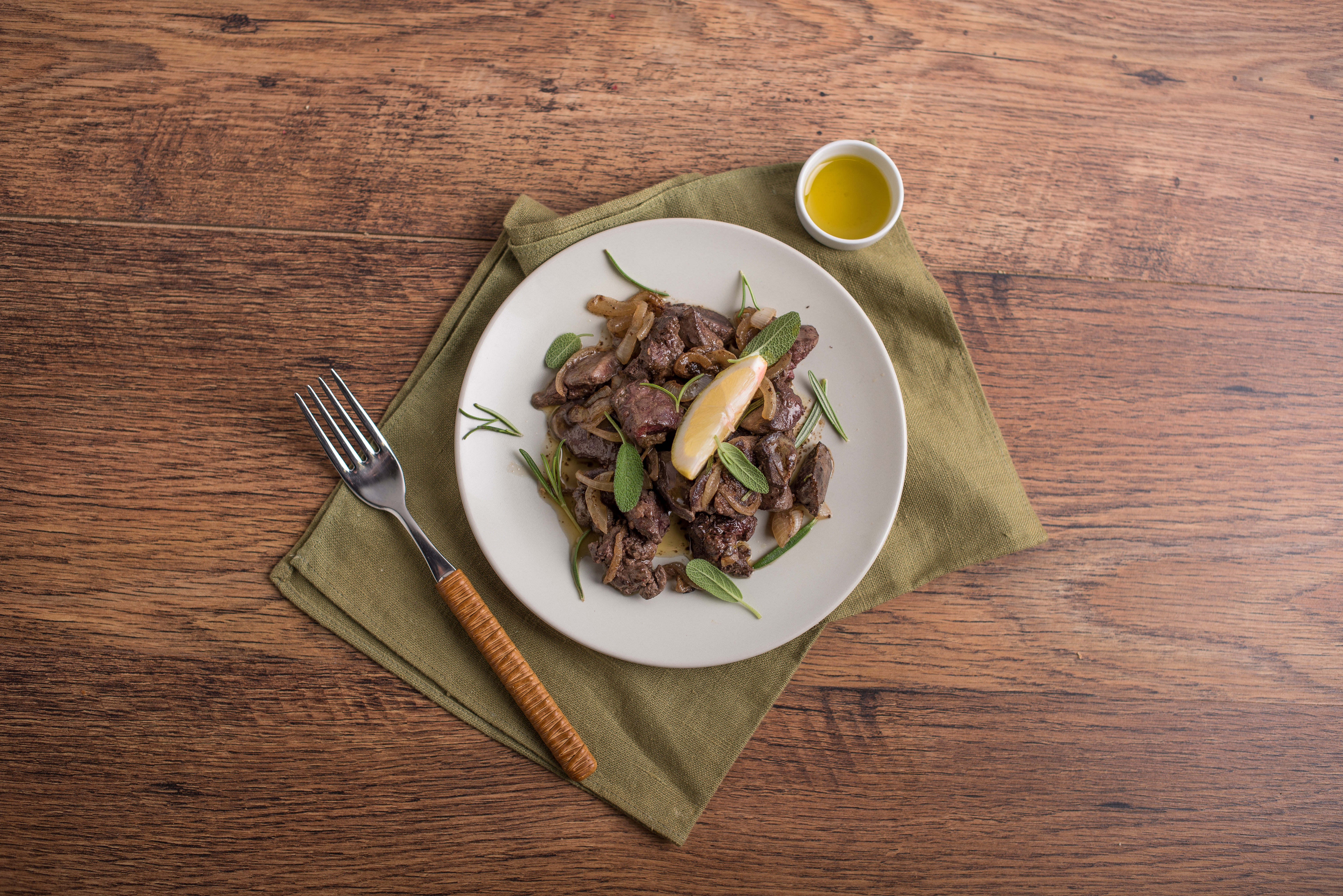 Agnello con cipolline e porcini