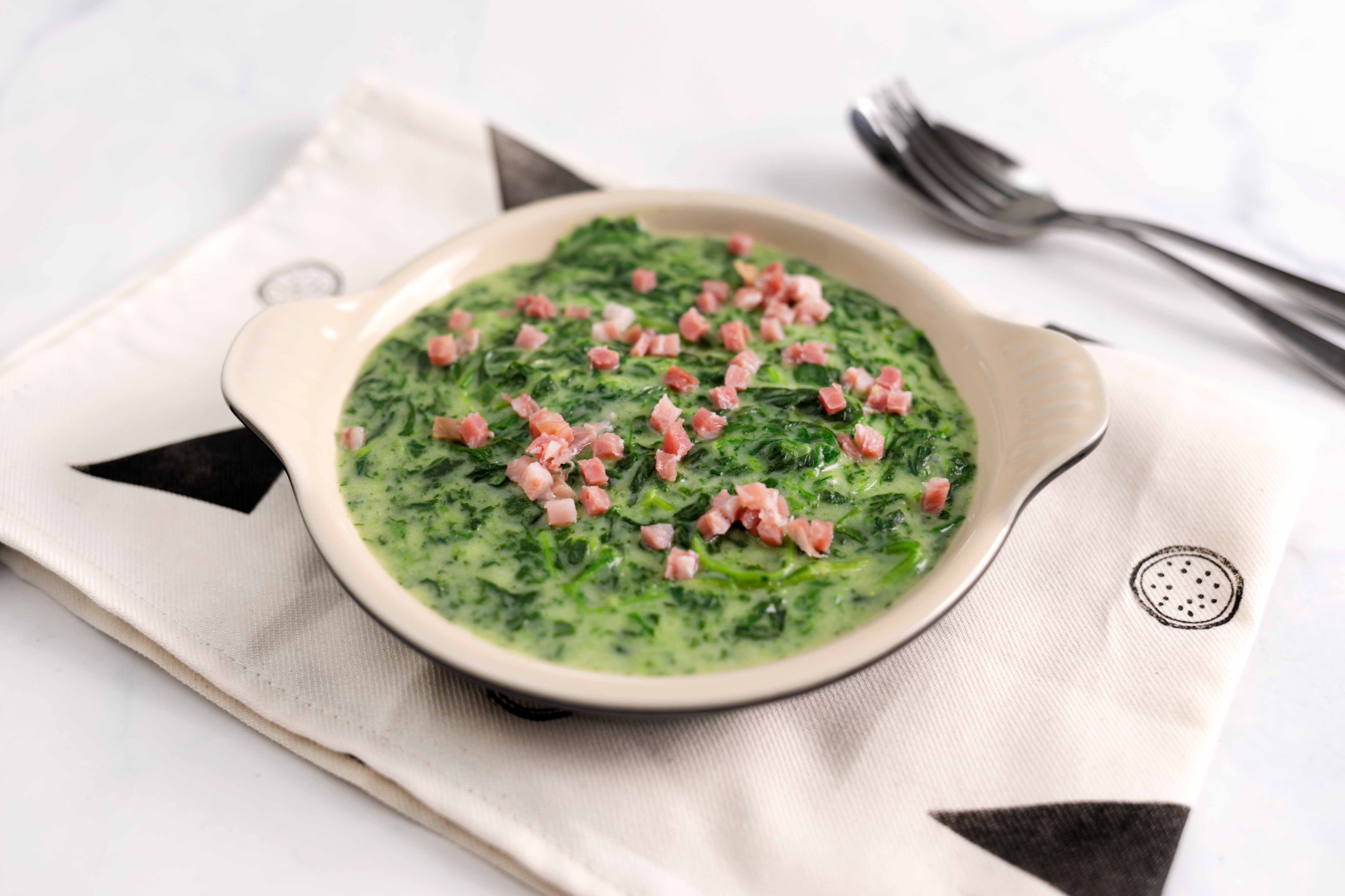 Espinacas a la crema con jamón