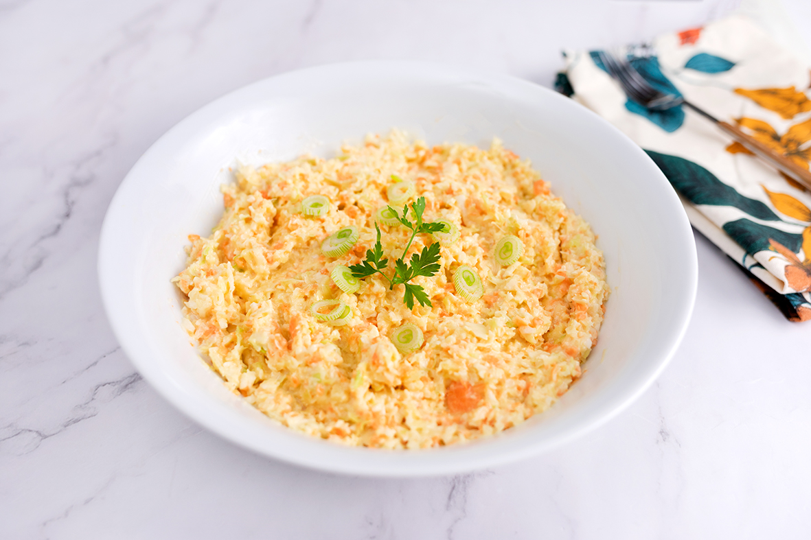 Coleslaw de repollo, zanahoria y manzana