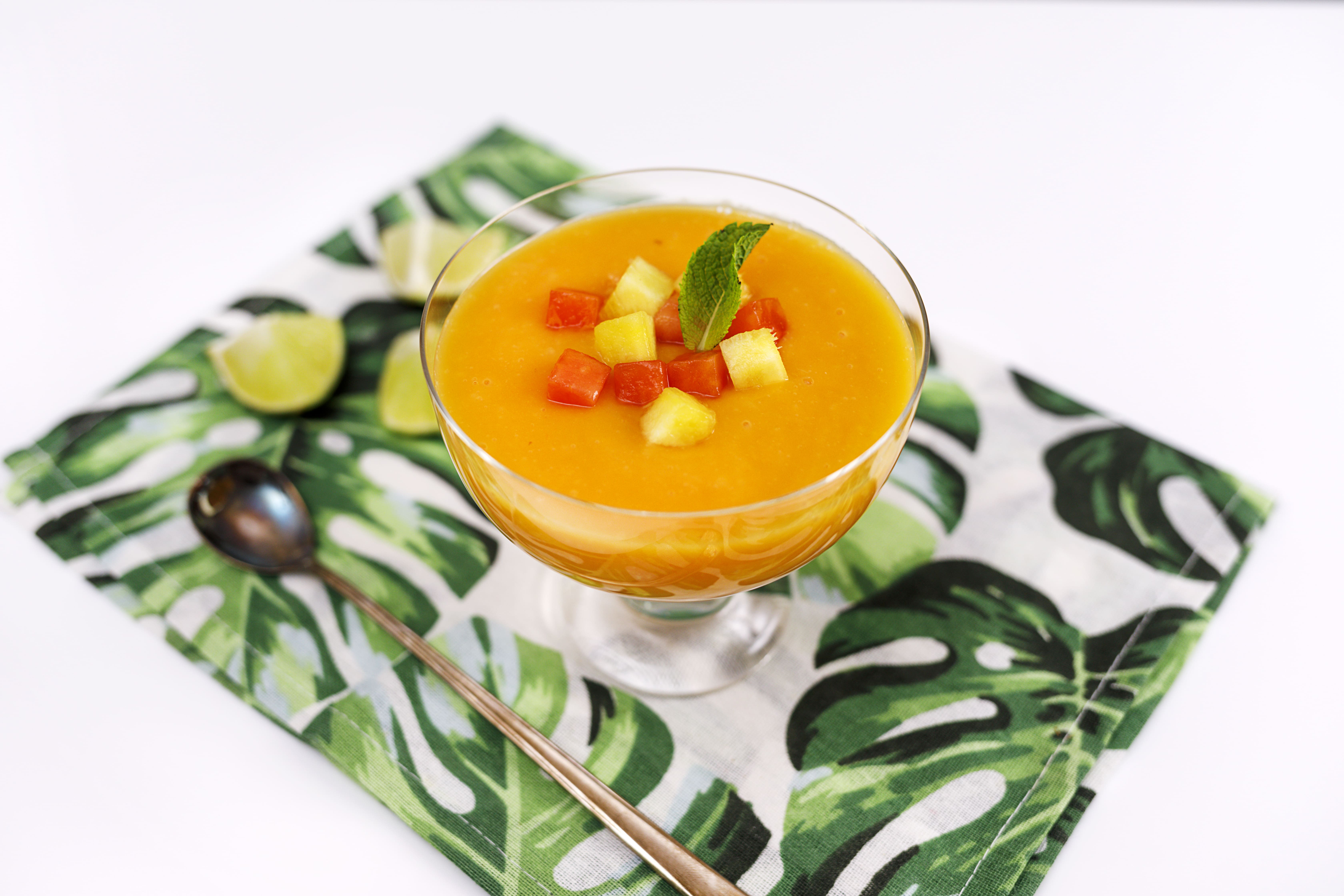 Crema de coco, mango, piña y papaya