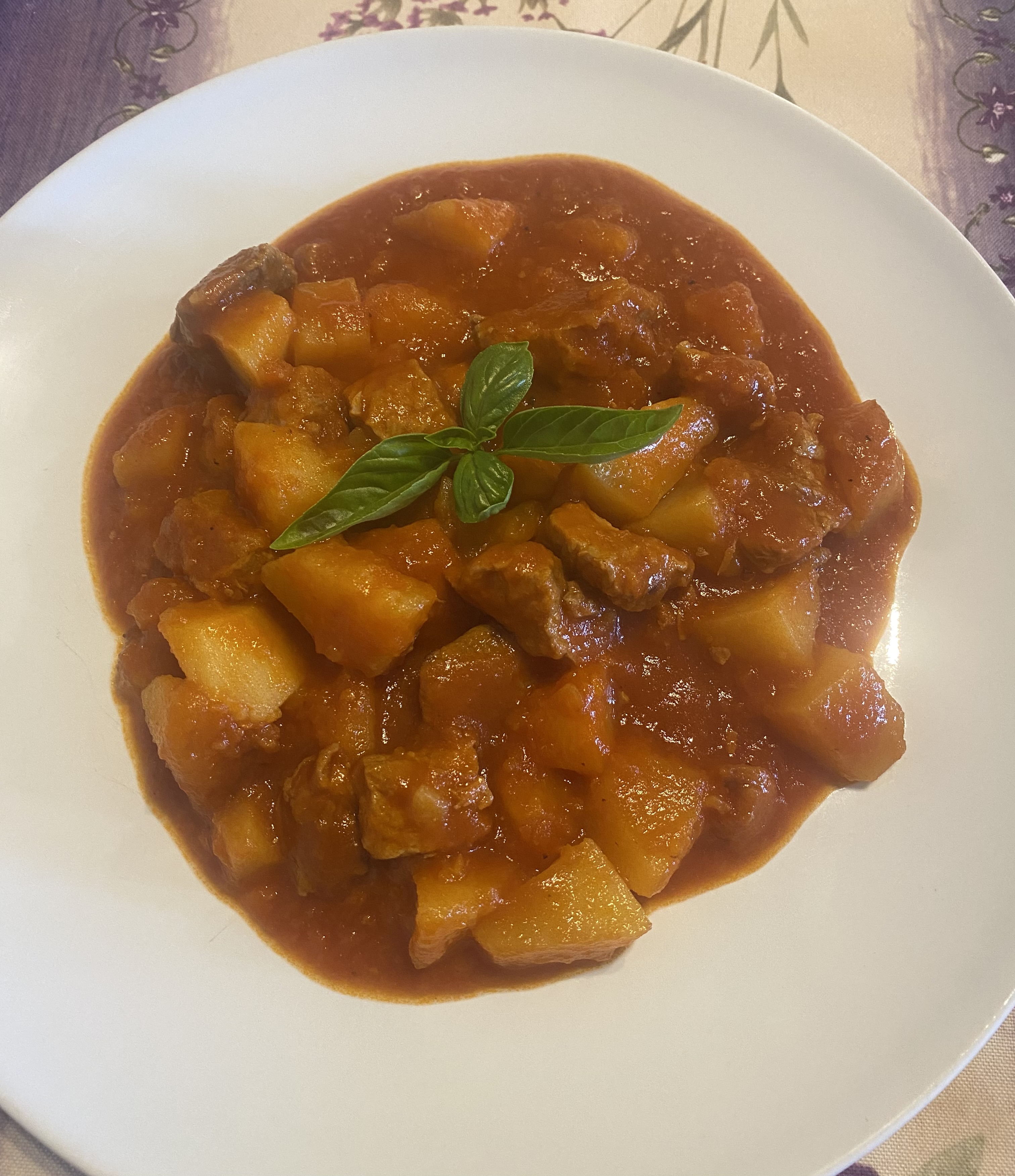 Spezzatino al sugo con patate