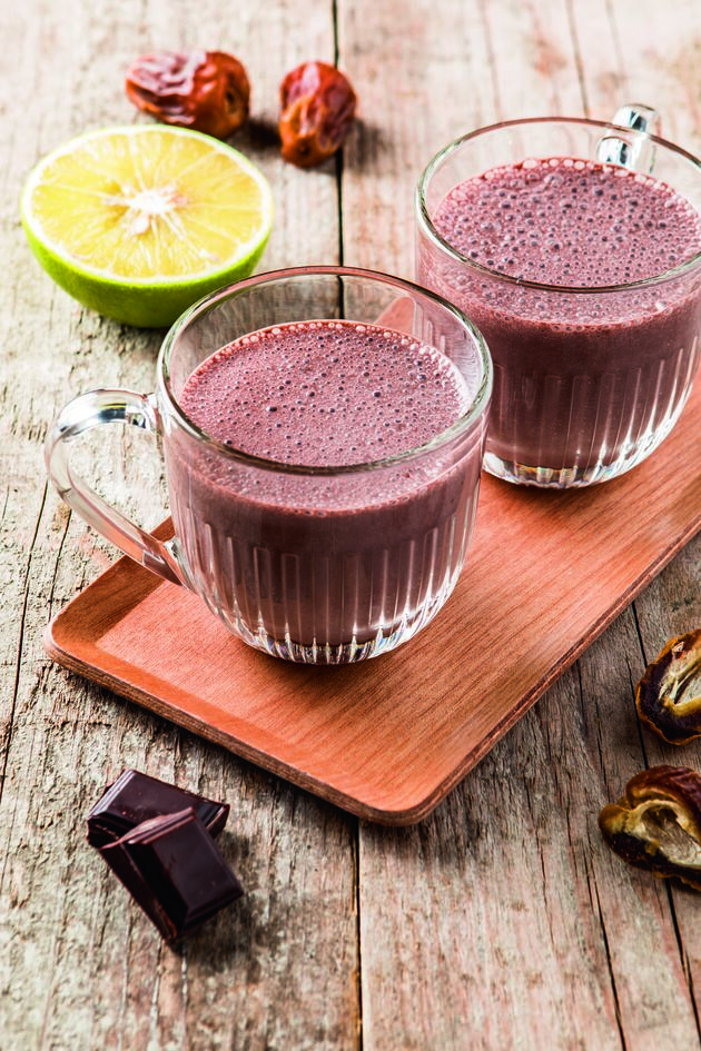 Milchshake mit Schokolade, Datteln und Bergamotte