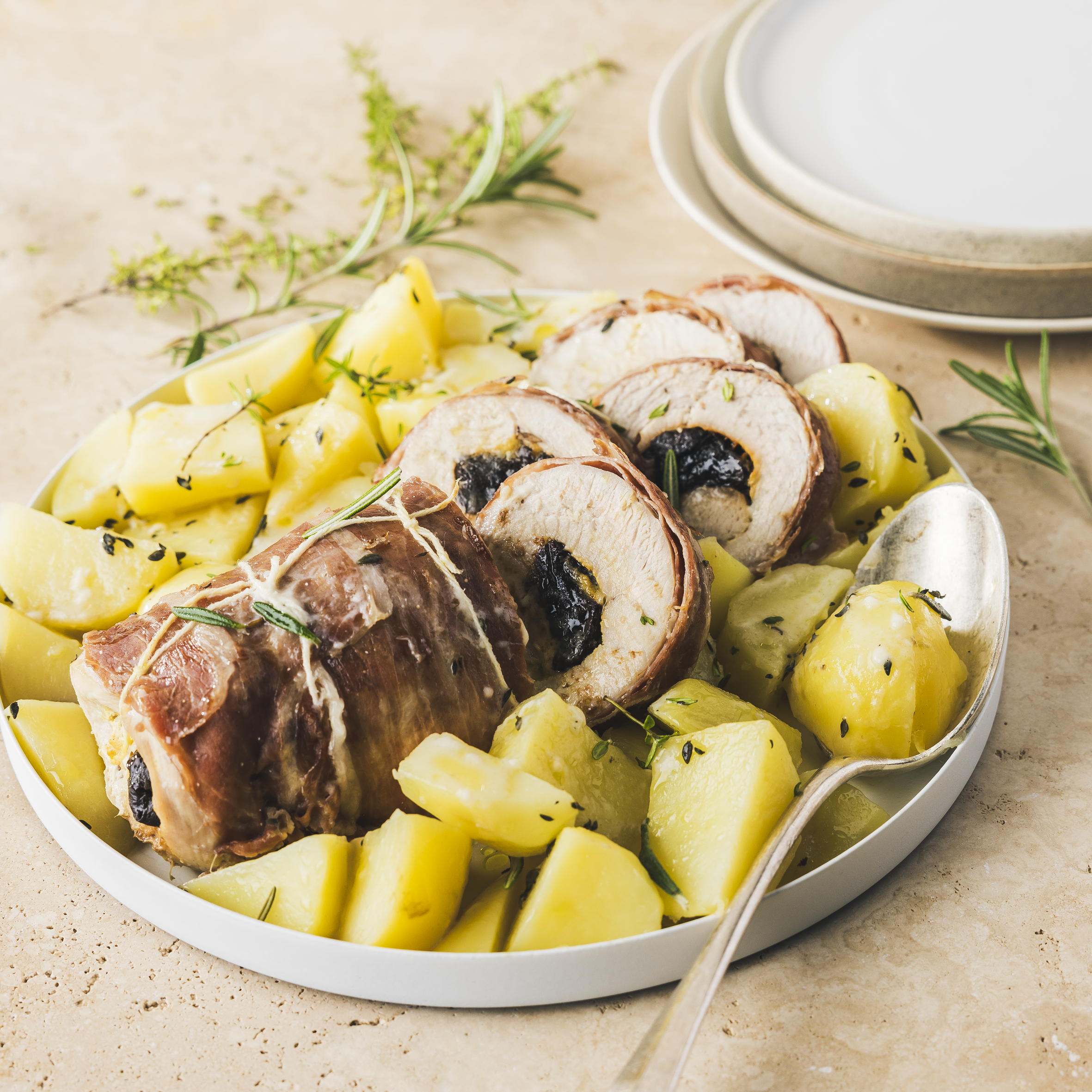 Arrosto di tacchino con prugne e patate