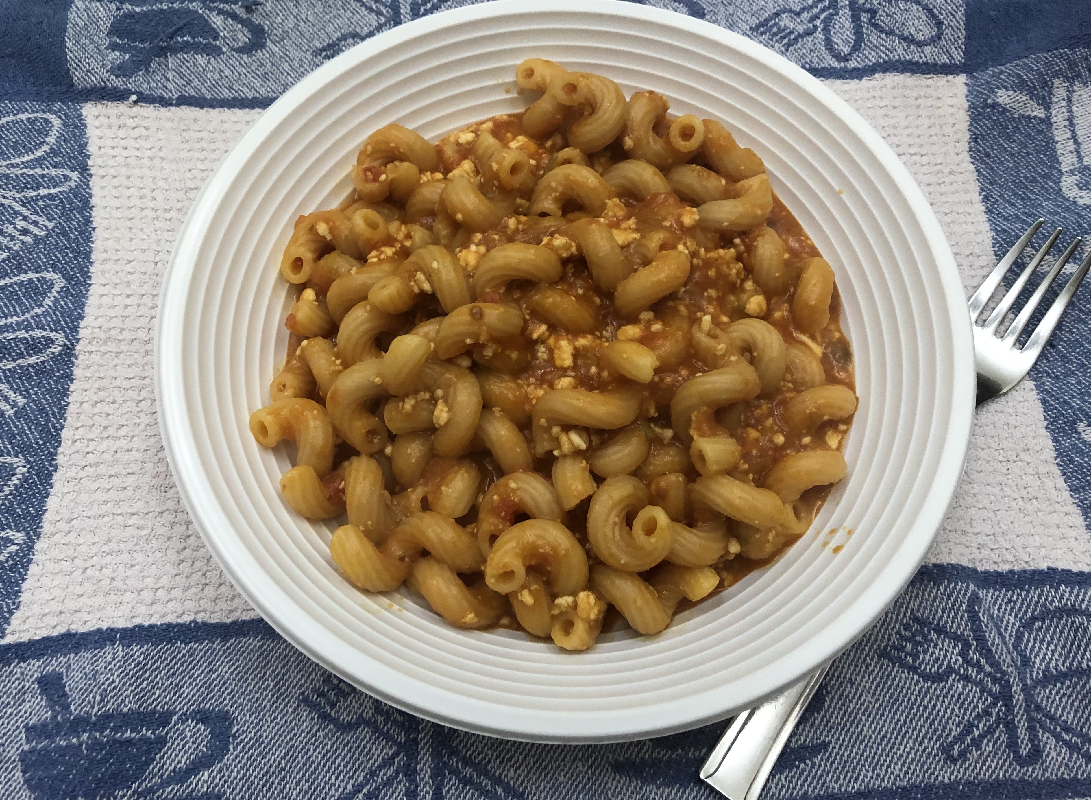 Pasta al sugo salsa e ricotta