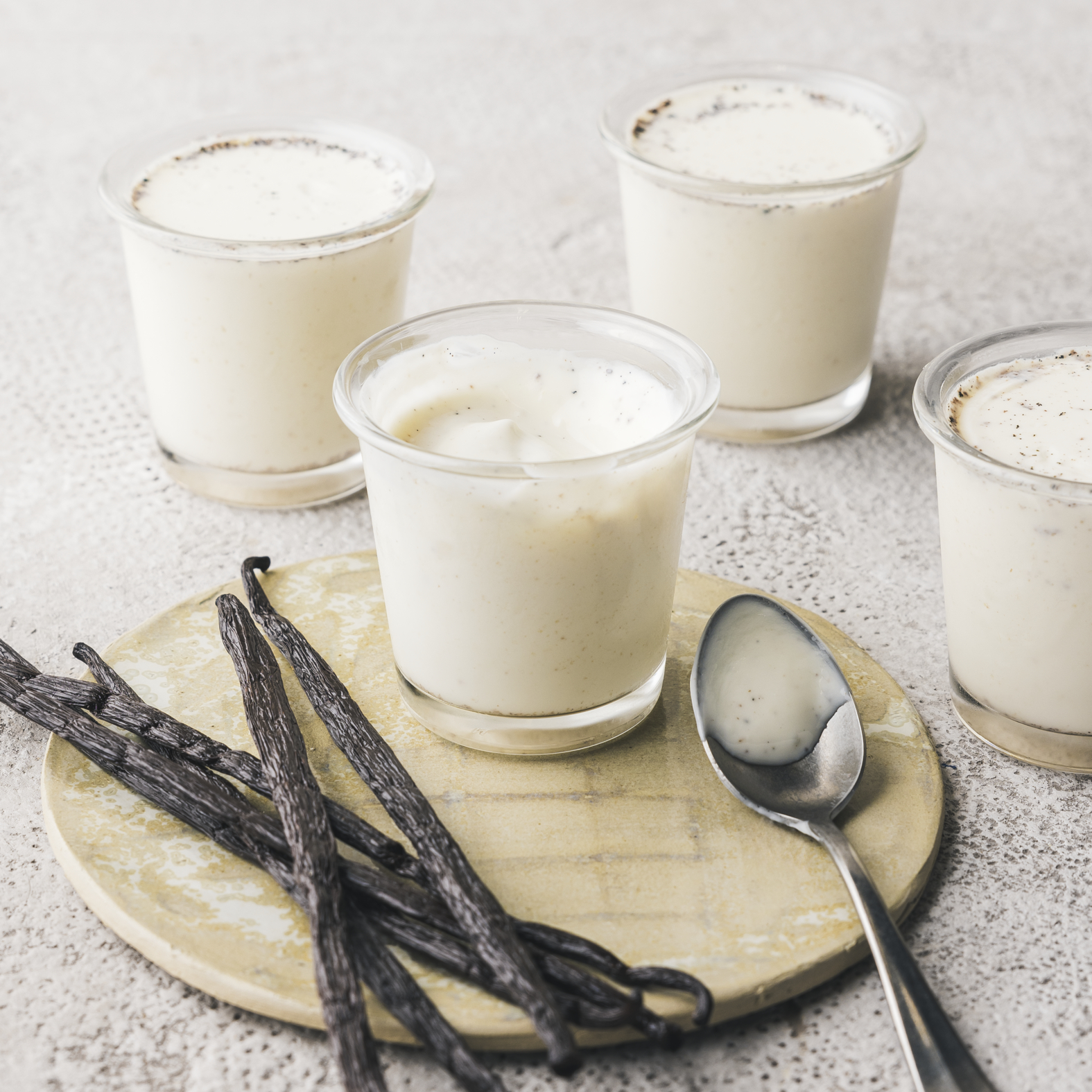 Vasitos de yogur de vainilla