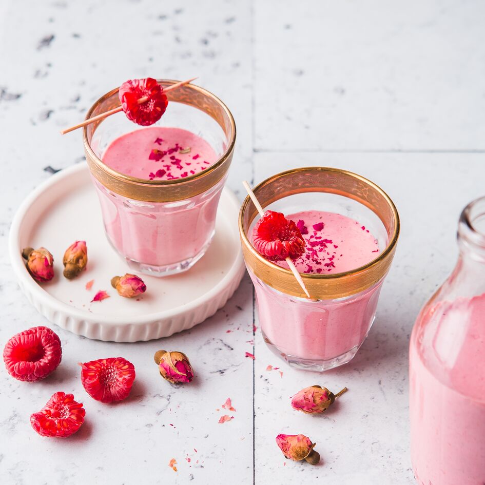 Lassi de frambuesa y agua de rosas