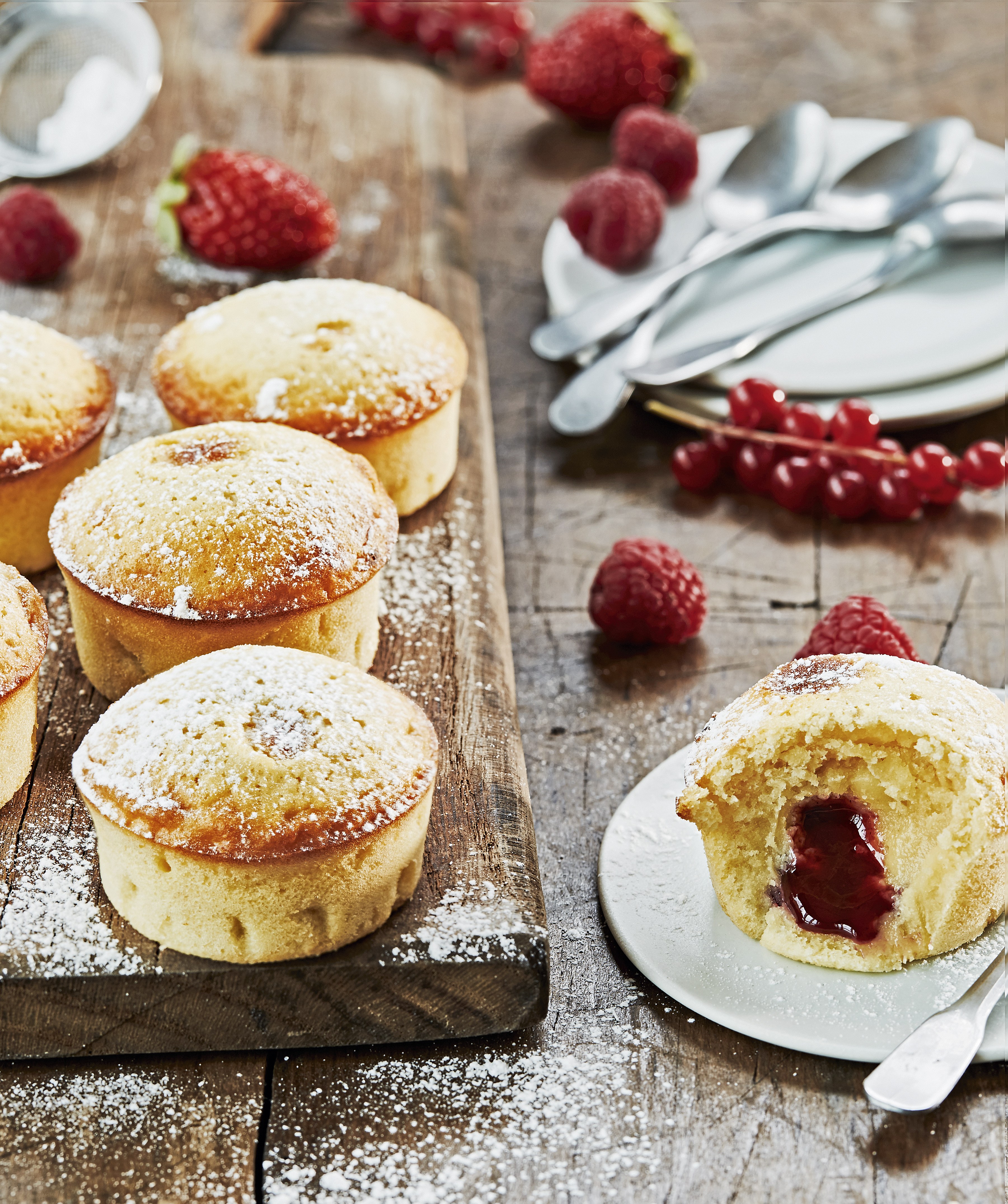 Vloeibare cakejes met rode vruchten