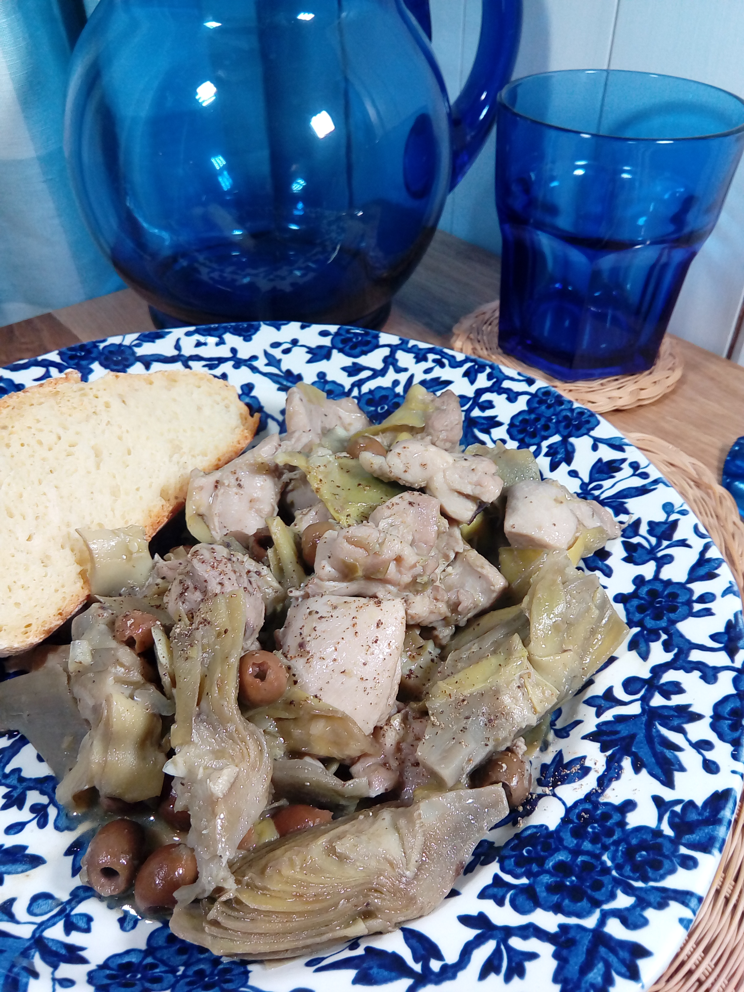 Spezzatino di pollo con carciofi ed olive taggiasche