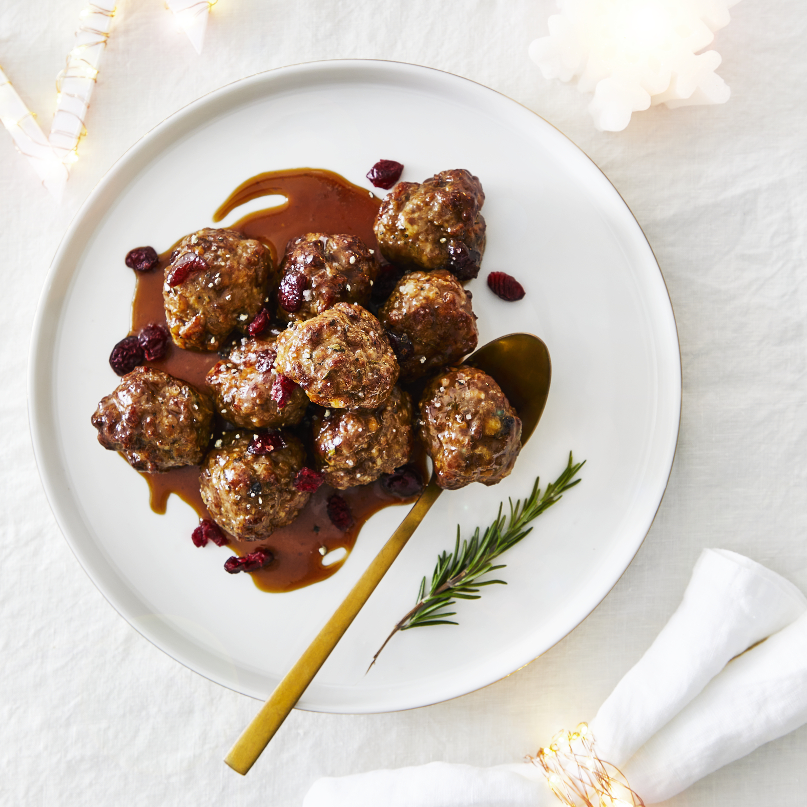 Gevulde gehaktballetjes met cranberrysaus