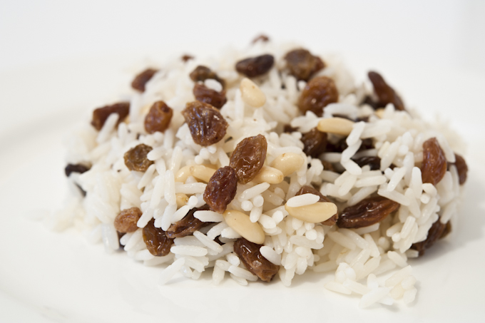 Riso pilaf con uvetta e pinoli