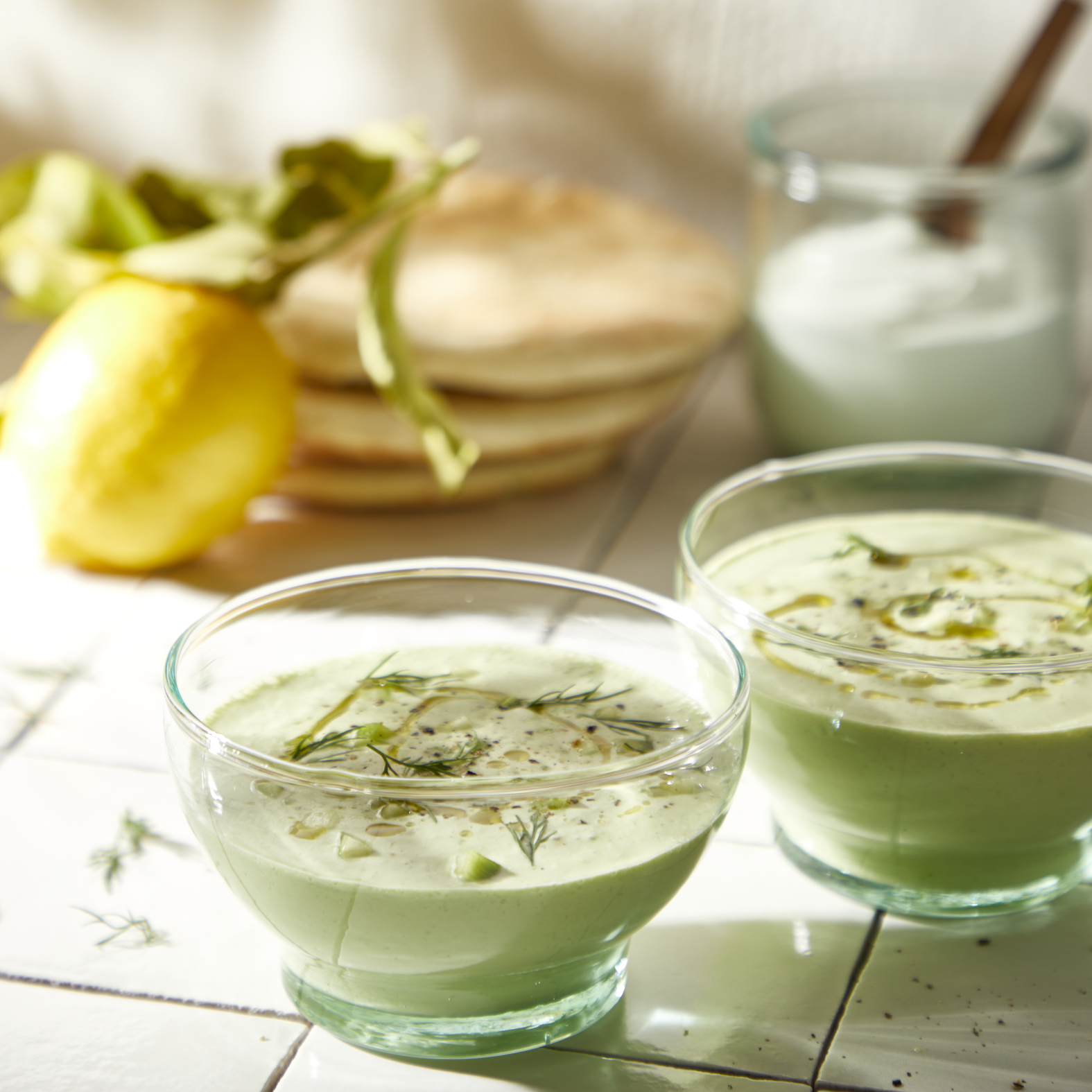 Zuppa fredda di cetriolo e yogurt greco