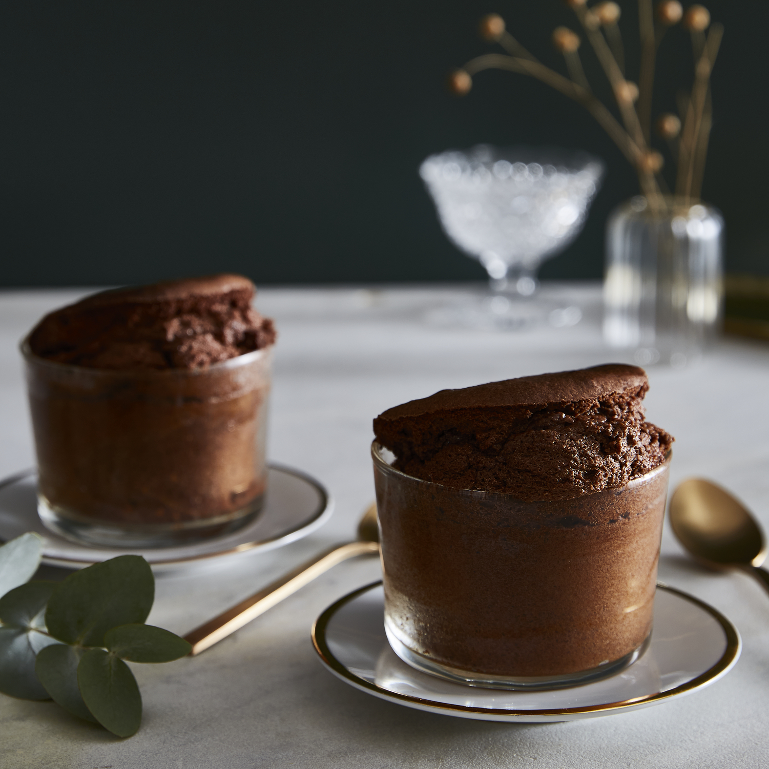 Chocolade en kastanjerom soufflés