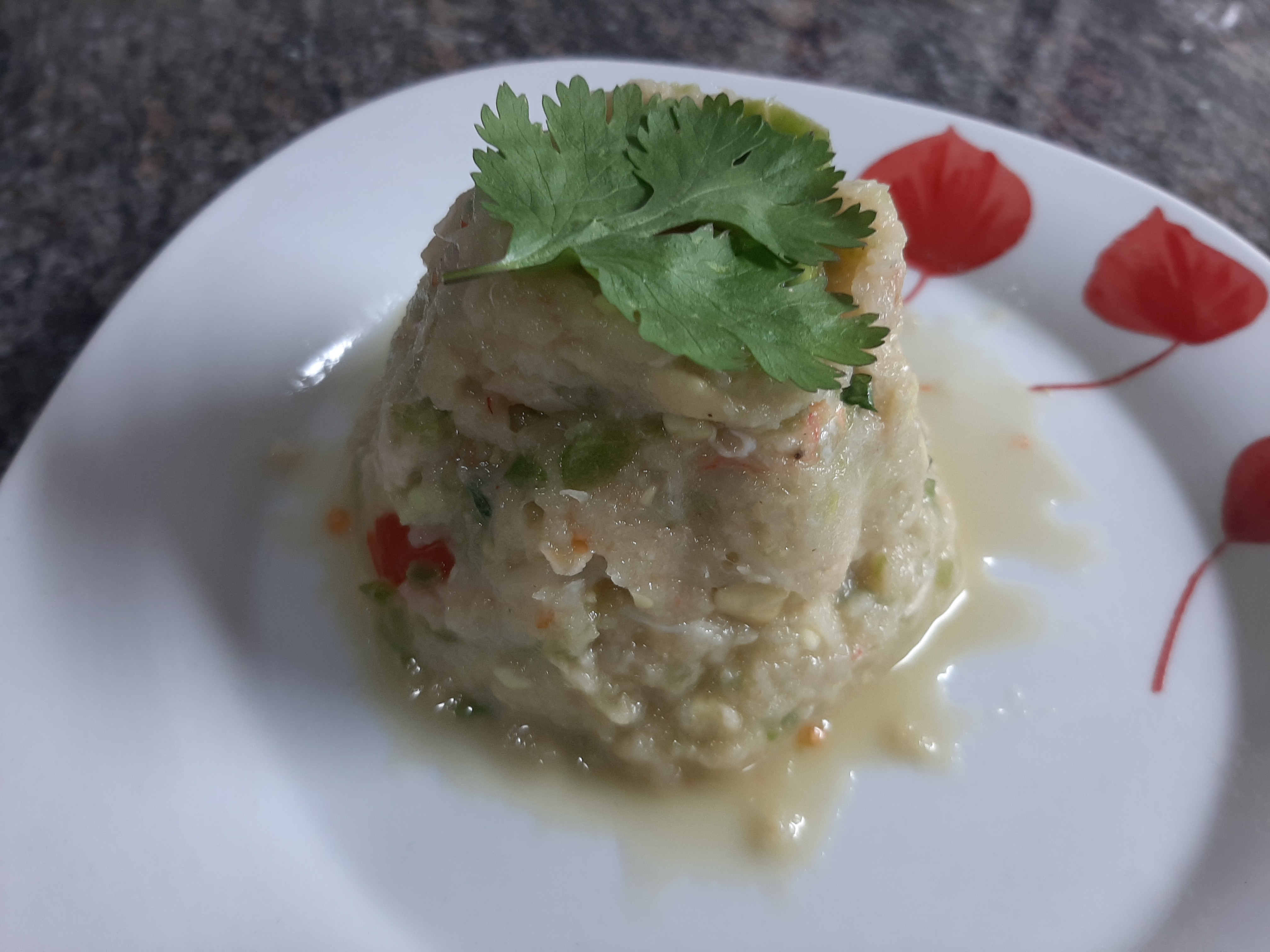 Tartar de merluza y gambas