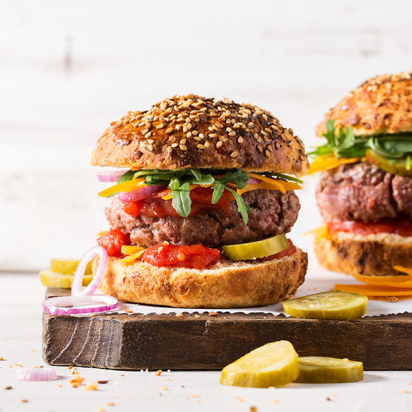 Hamburger di manzo con ketchup fatto in casa