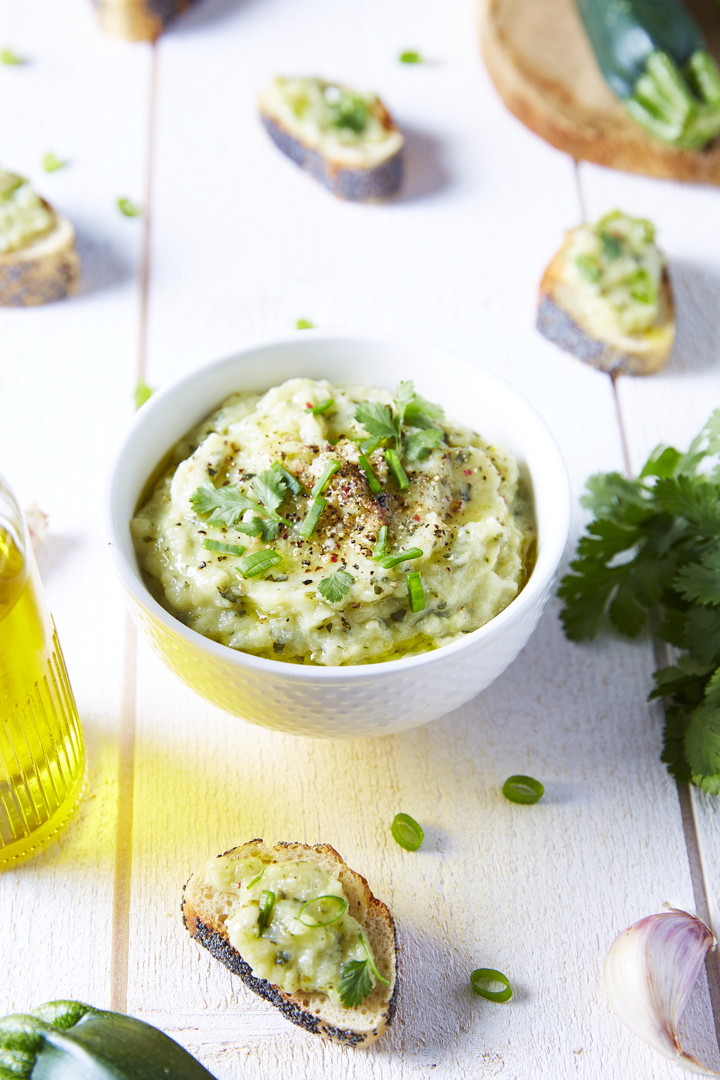 Molho light de curgete com coentros