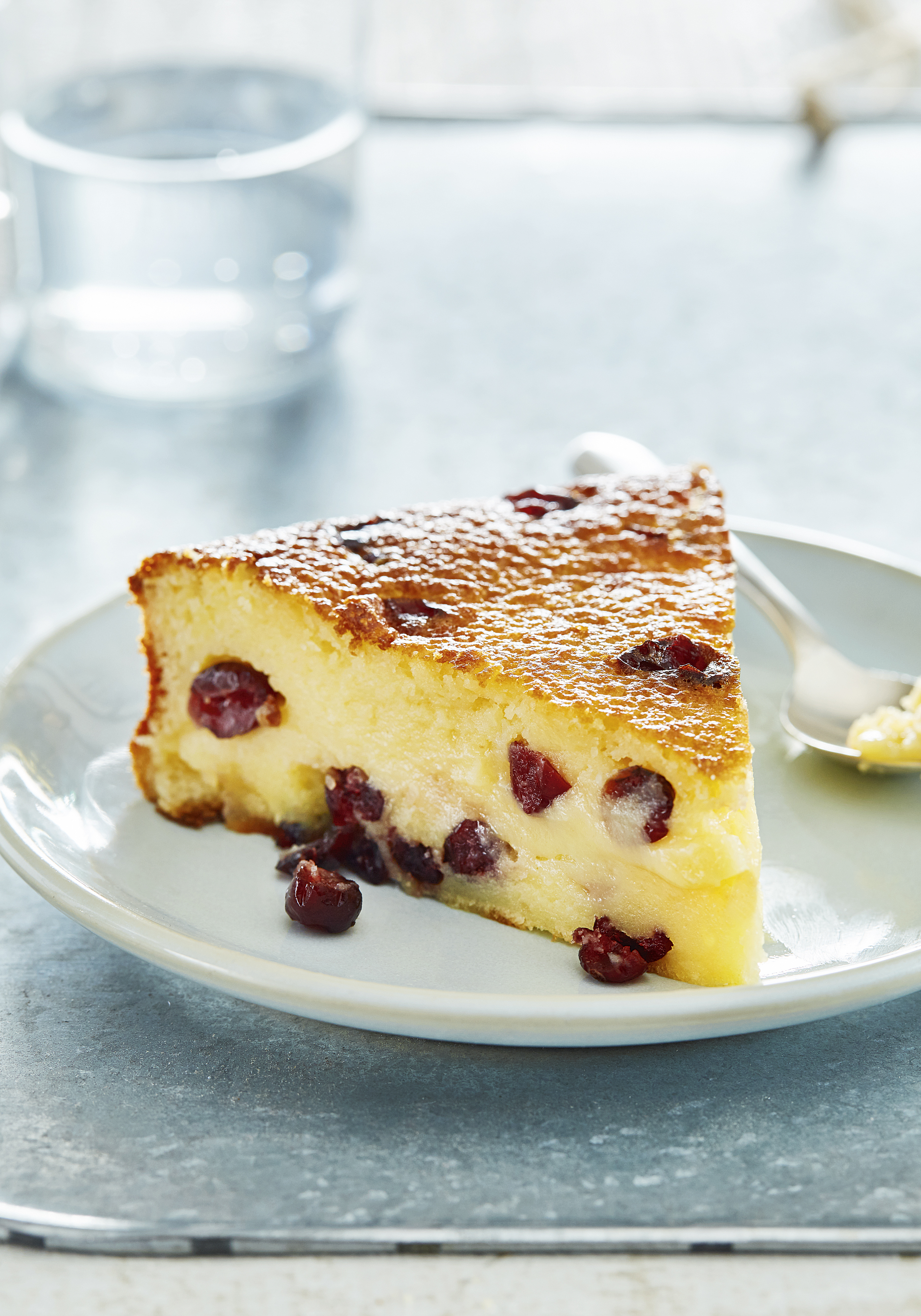 Weißer Schokoladenkuchen mit weichem Kern