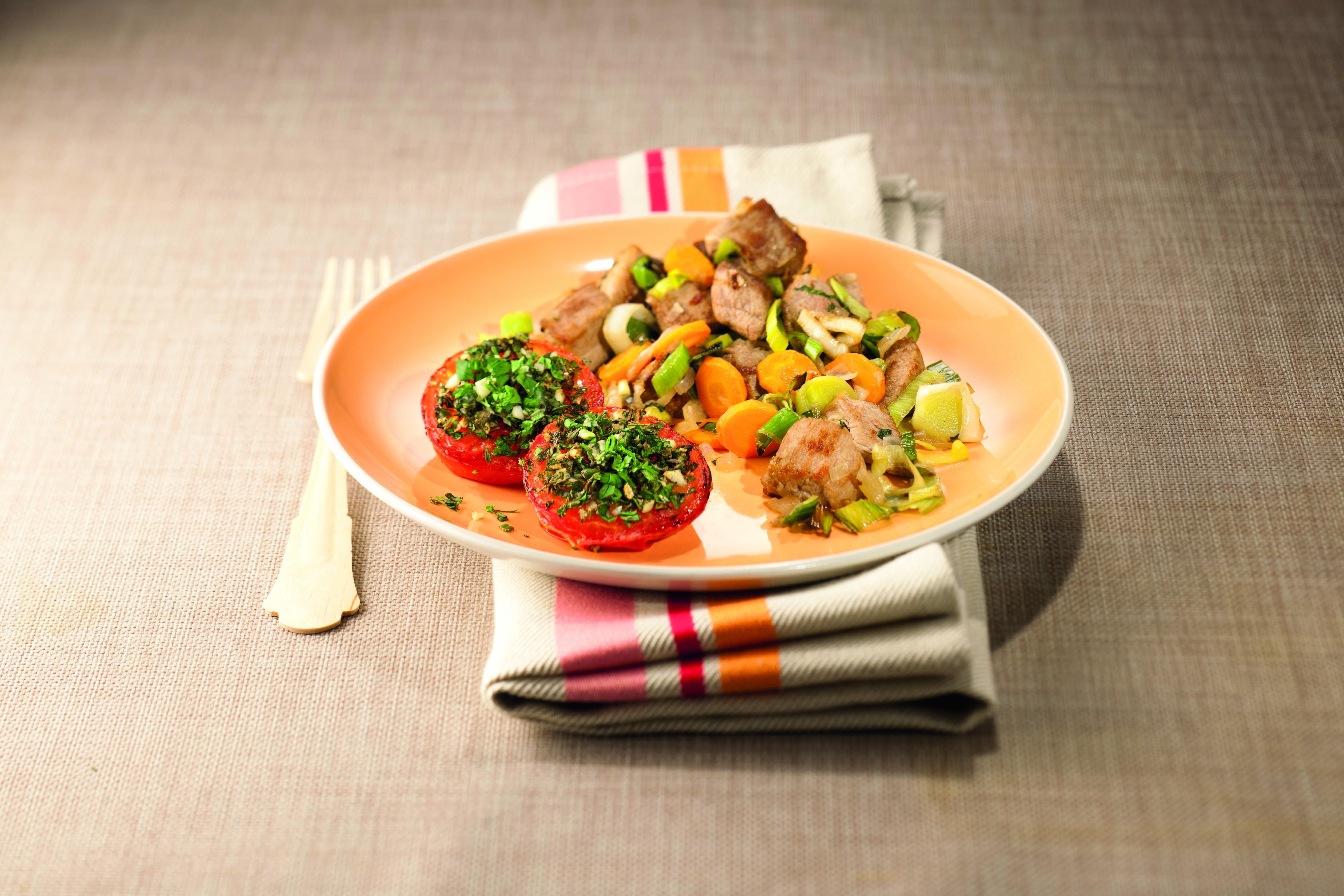 Hühnerfrikassee und Tomaten Provençal