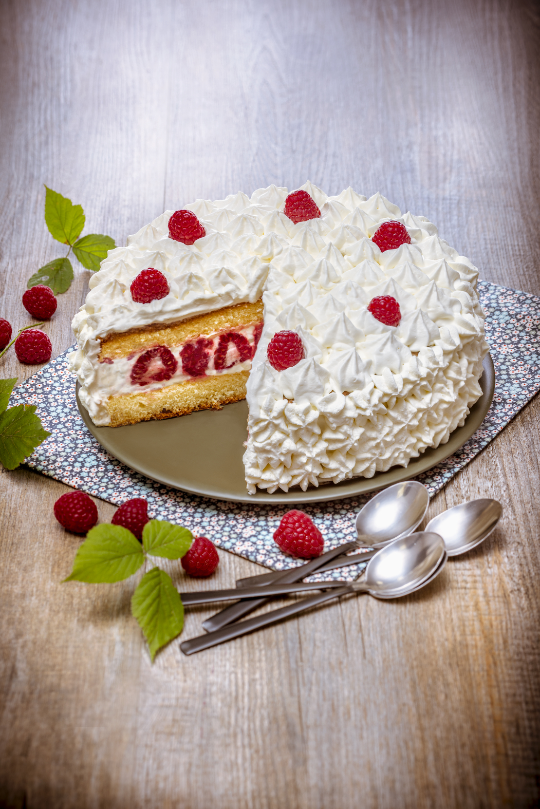 Tarta genovesa de frambuesas