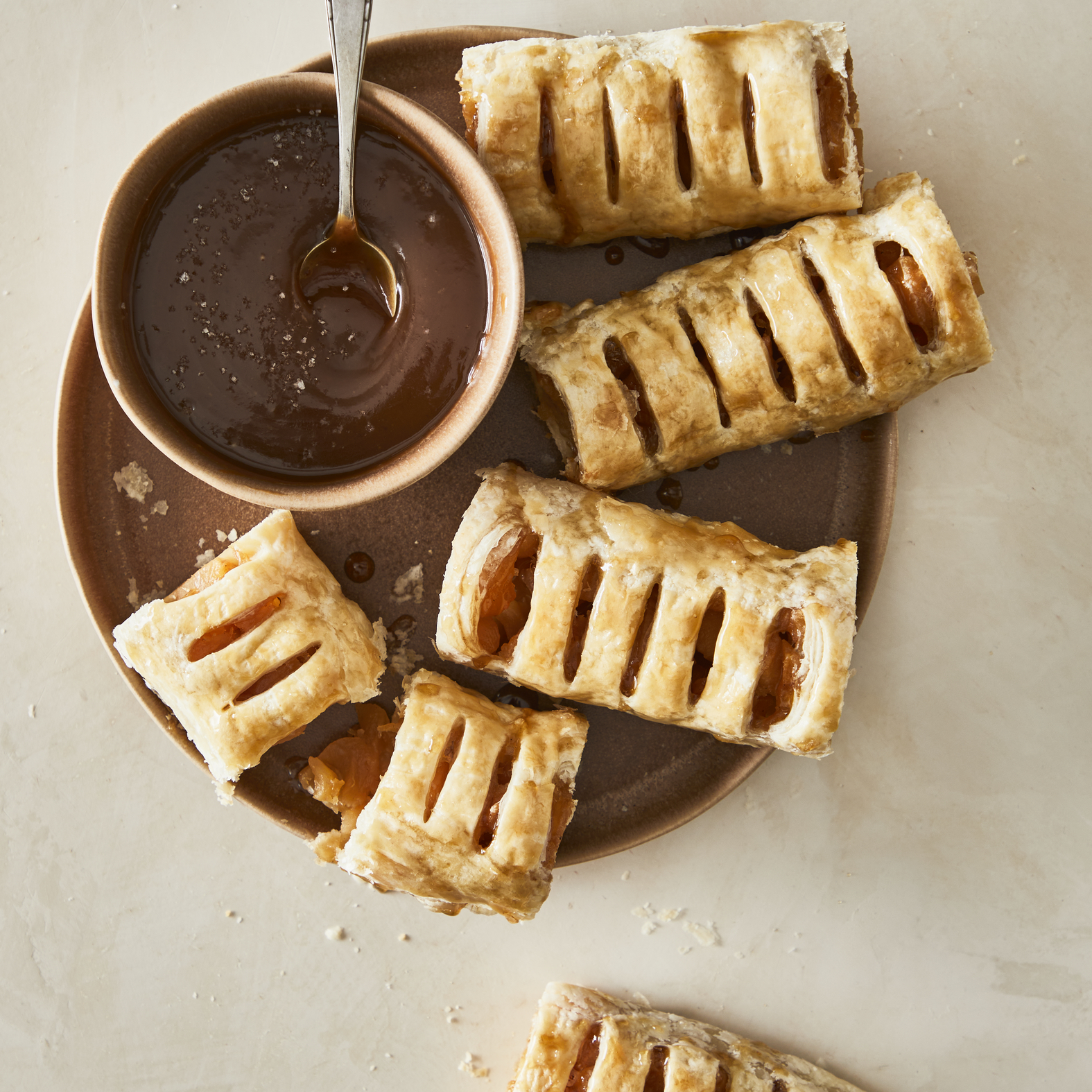 Appel-bladerdeeg broodjes