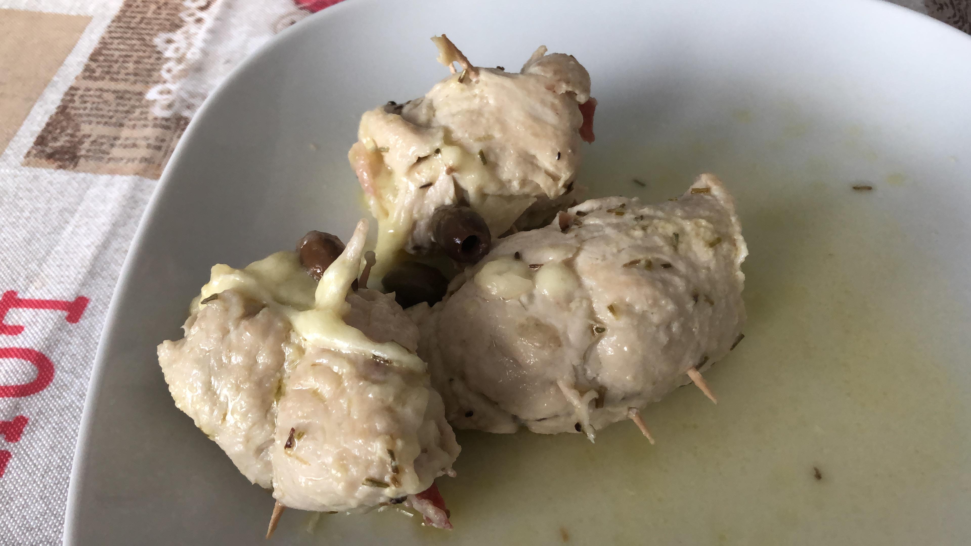 Involtini di petto di pollo ripieni