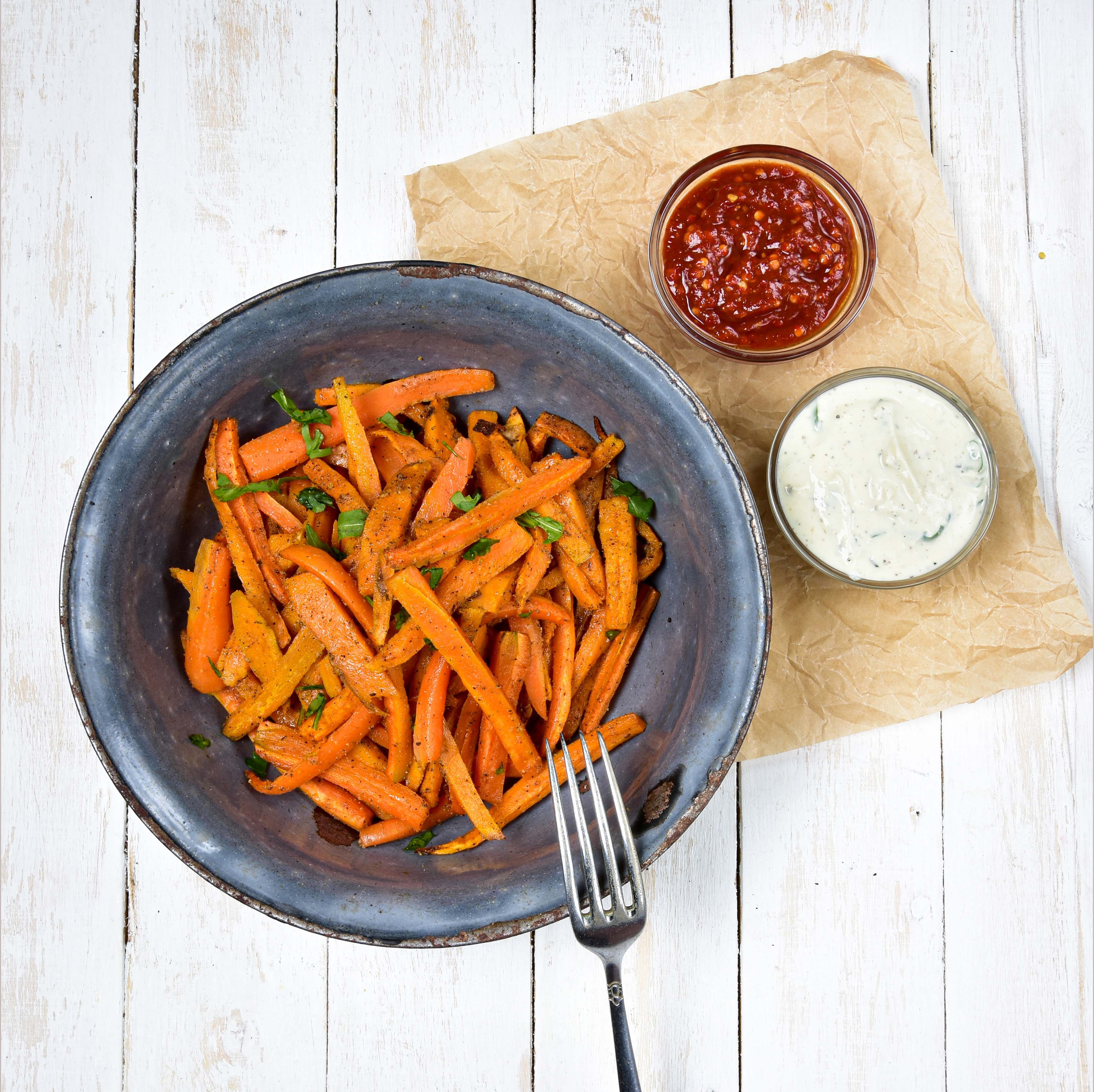 Chips di carote con aglio e parmigiano