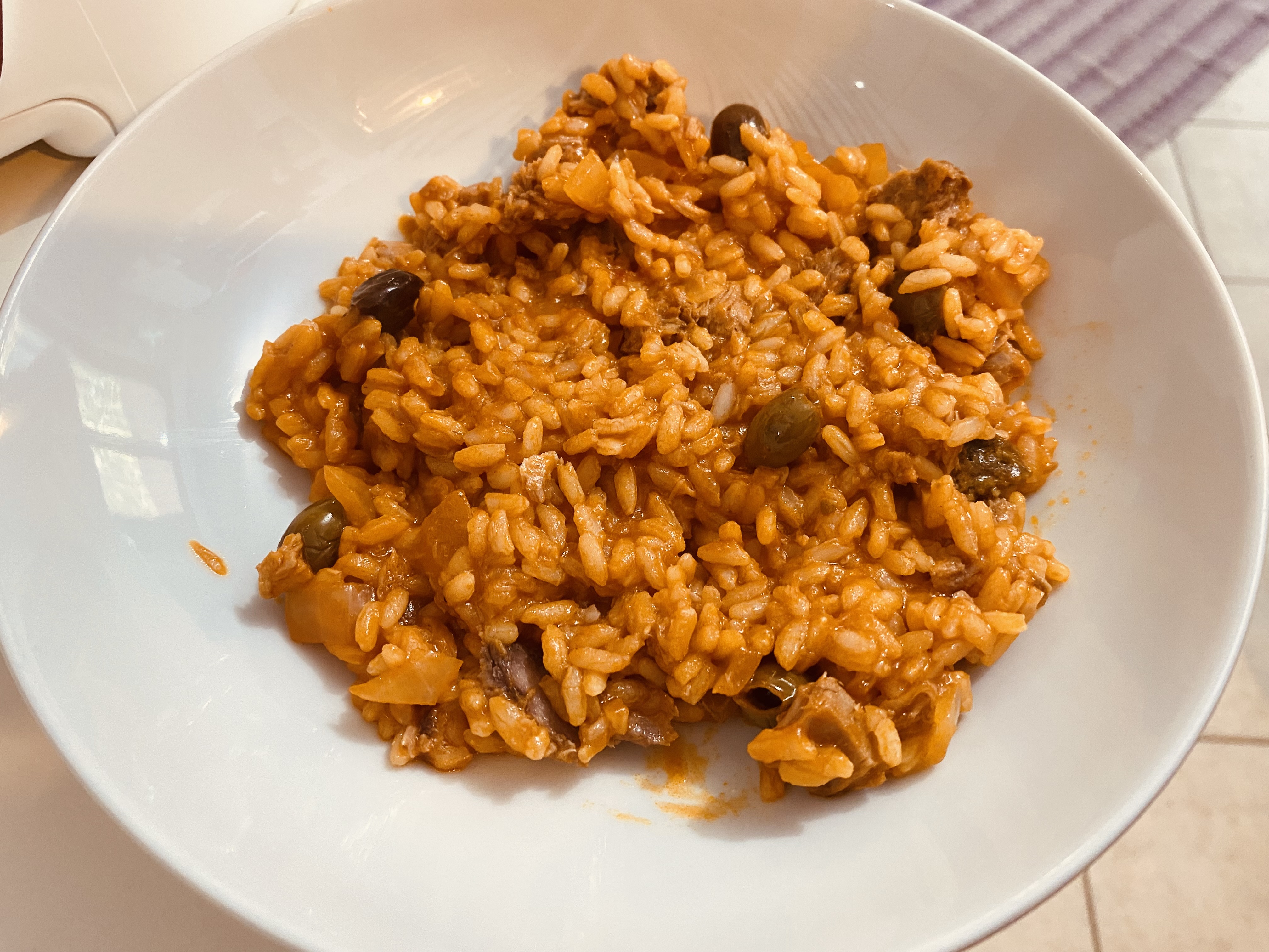 Risotto cremoso al pomodoro tonno e olive