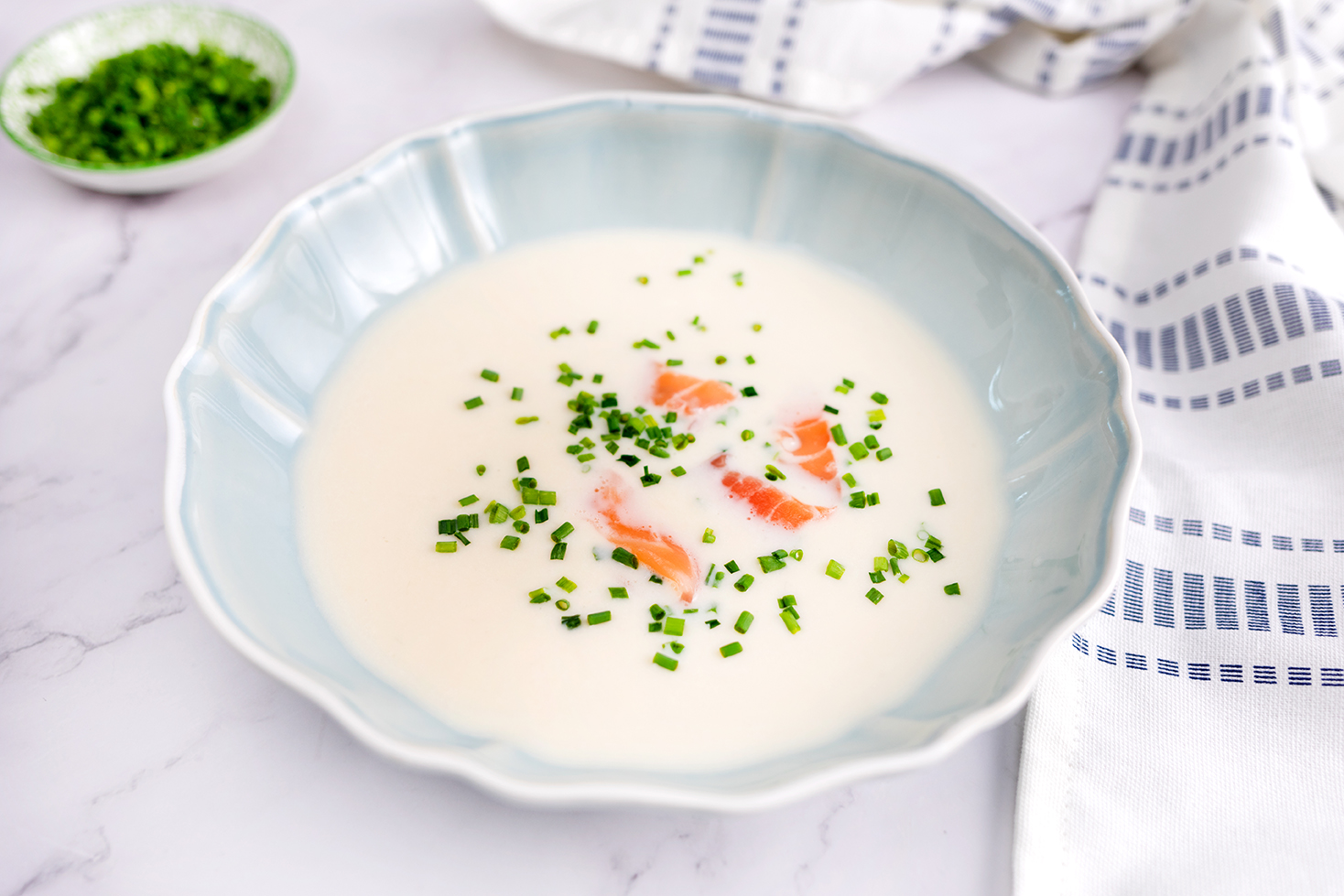 Gazpacho de espárragos blancos con salmón ahumado