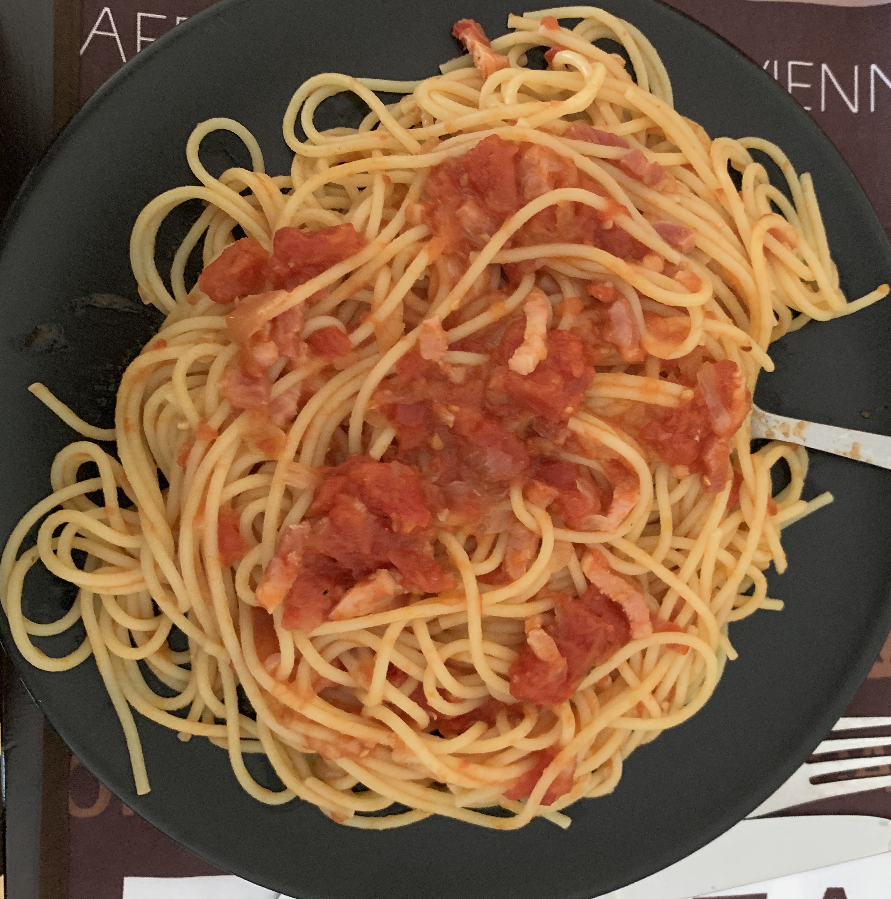 Espaguetis a la amatriciana