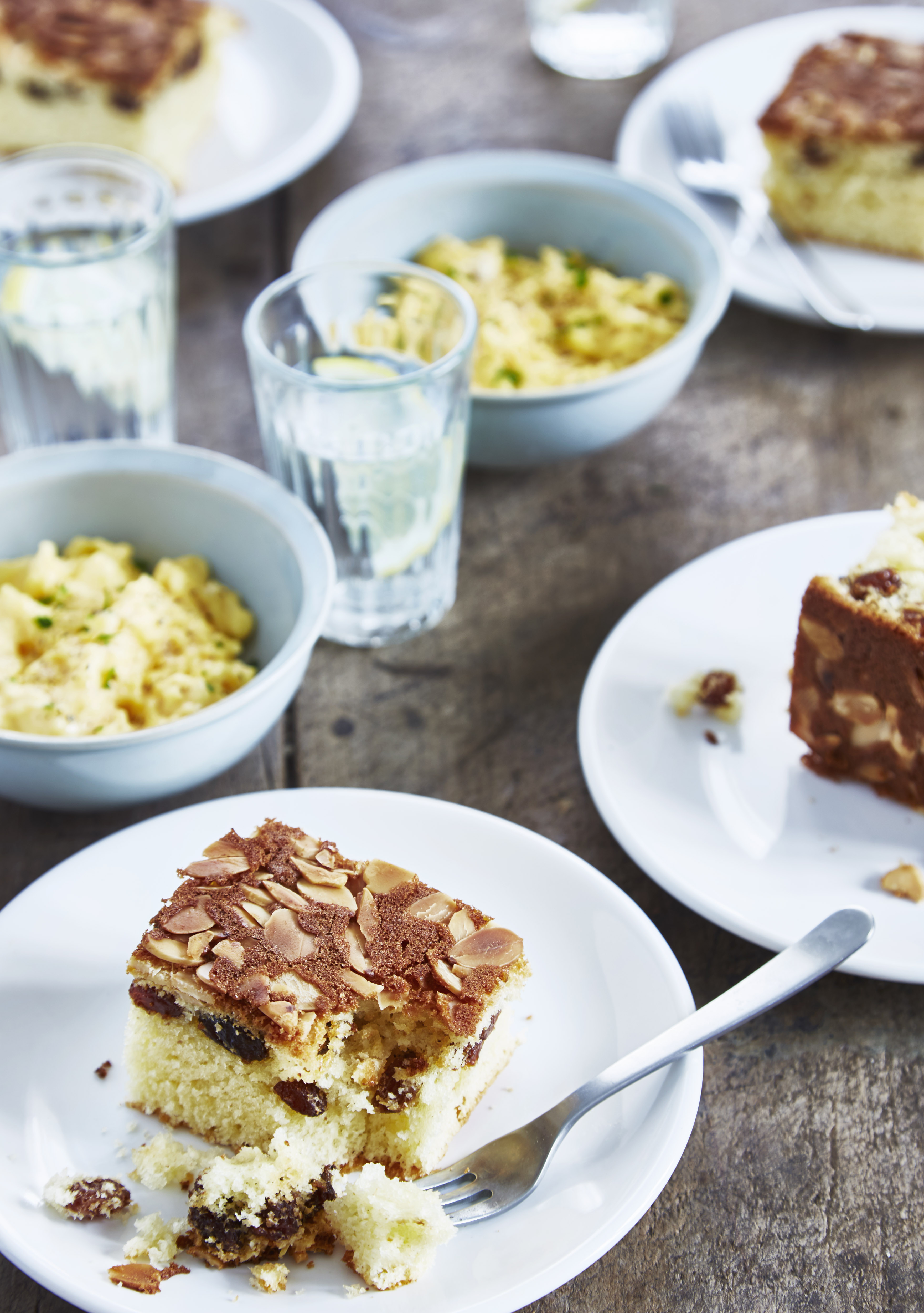 Italiaanse cake met mascarpone en droge rozijnen
