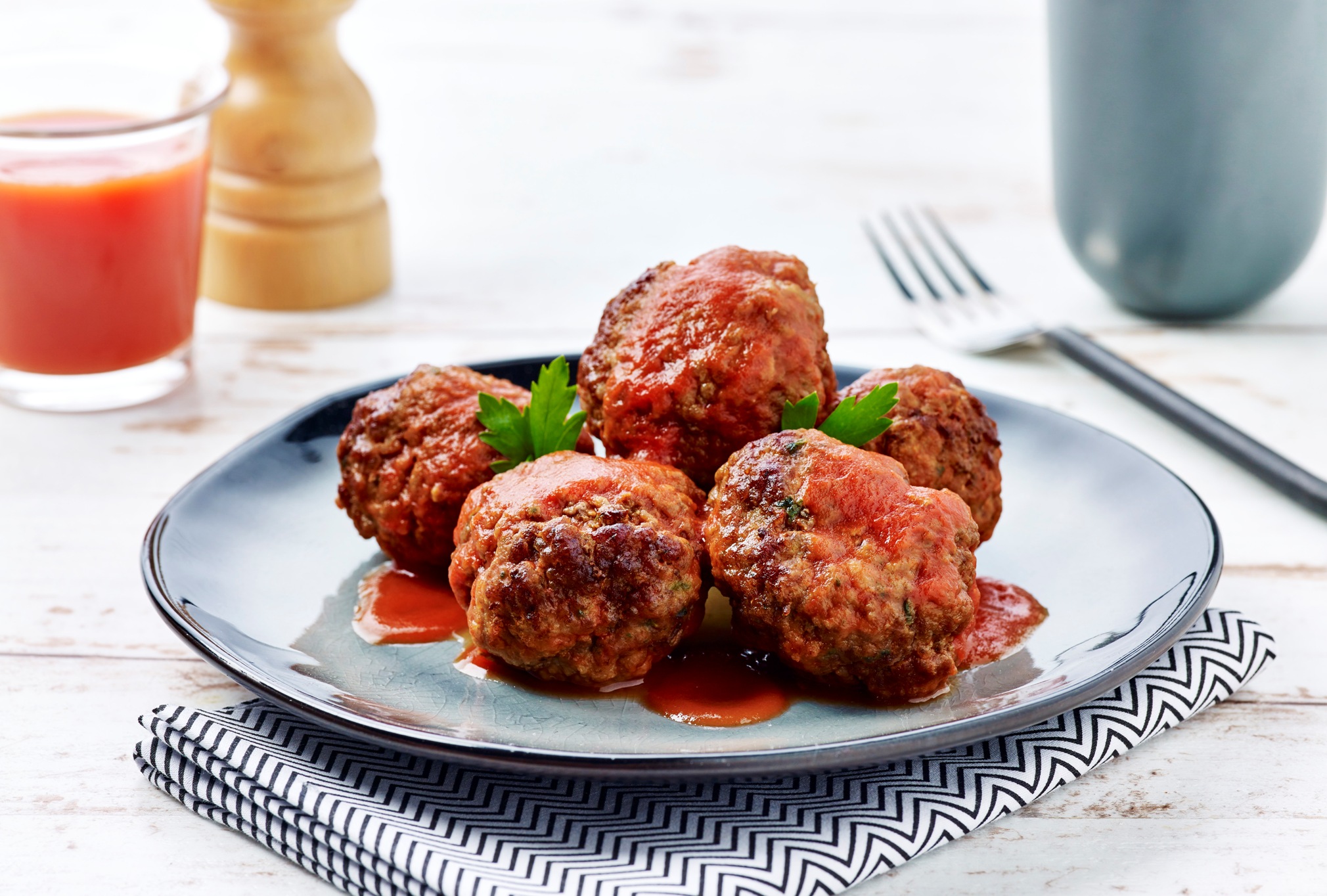 Rinderhackbällchen in Tomatensauce
