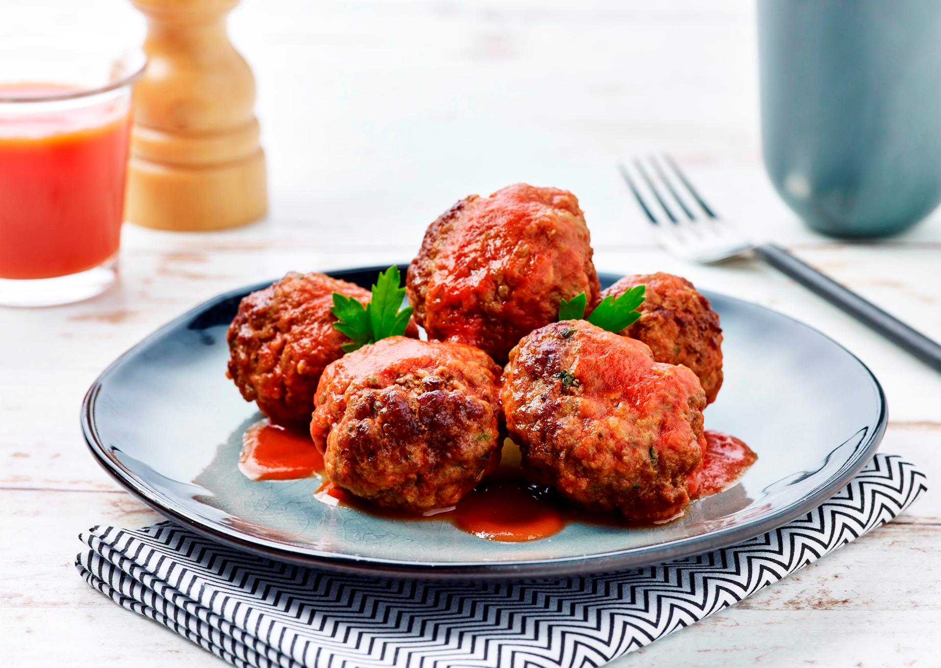 Rinderhackbällchen in Tomatensauce