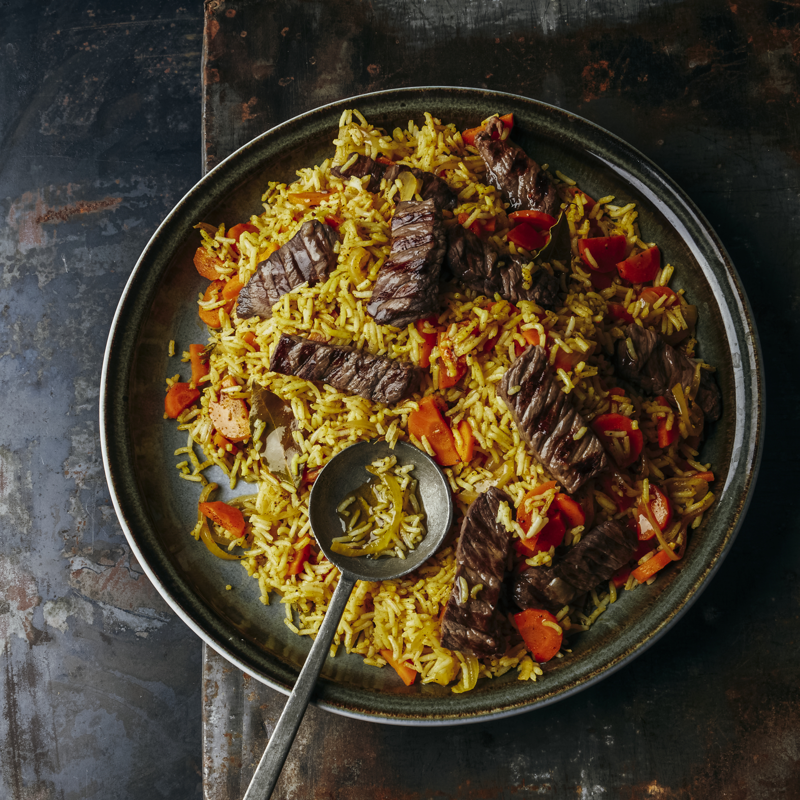 Arroz plov y carne a la plancha