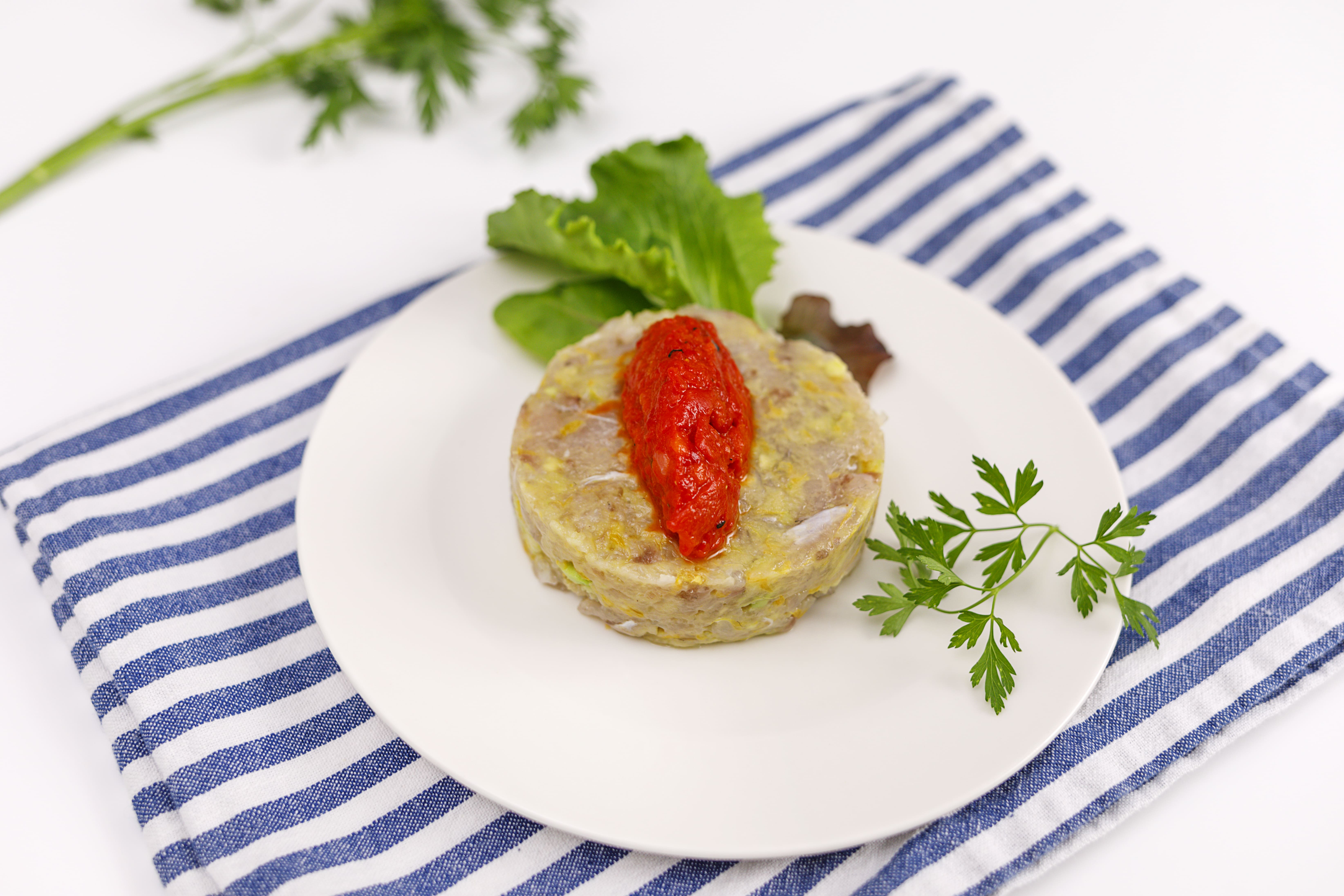 Tartar de corvina con granizado de pimiento de piquillo